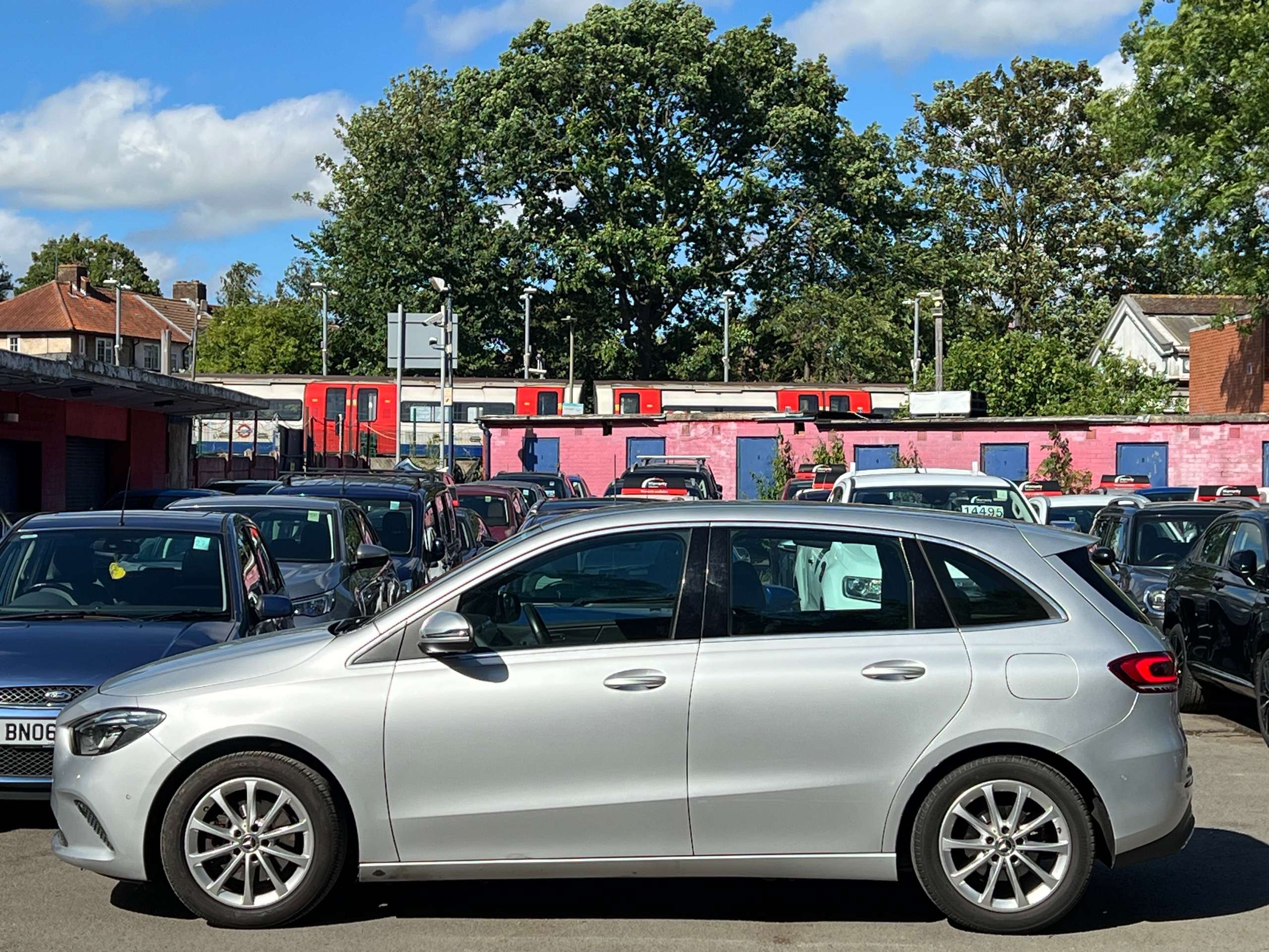 A 2020 MERCEDES-BENZ B CLASS 2.0 B200d Sport (Executive) MPV 5dr Diesel 8G-DCT Euro 6 (s/s) (150 ps) A 2020 MERCEDES-BENZ B CLASS 2.0 B200d Sport (Executive) MPV 5dr Diesel 8G-DCT Euro 6 (s/s) (150 ps)