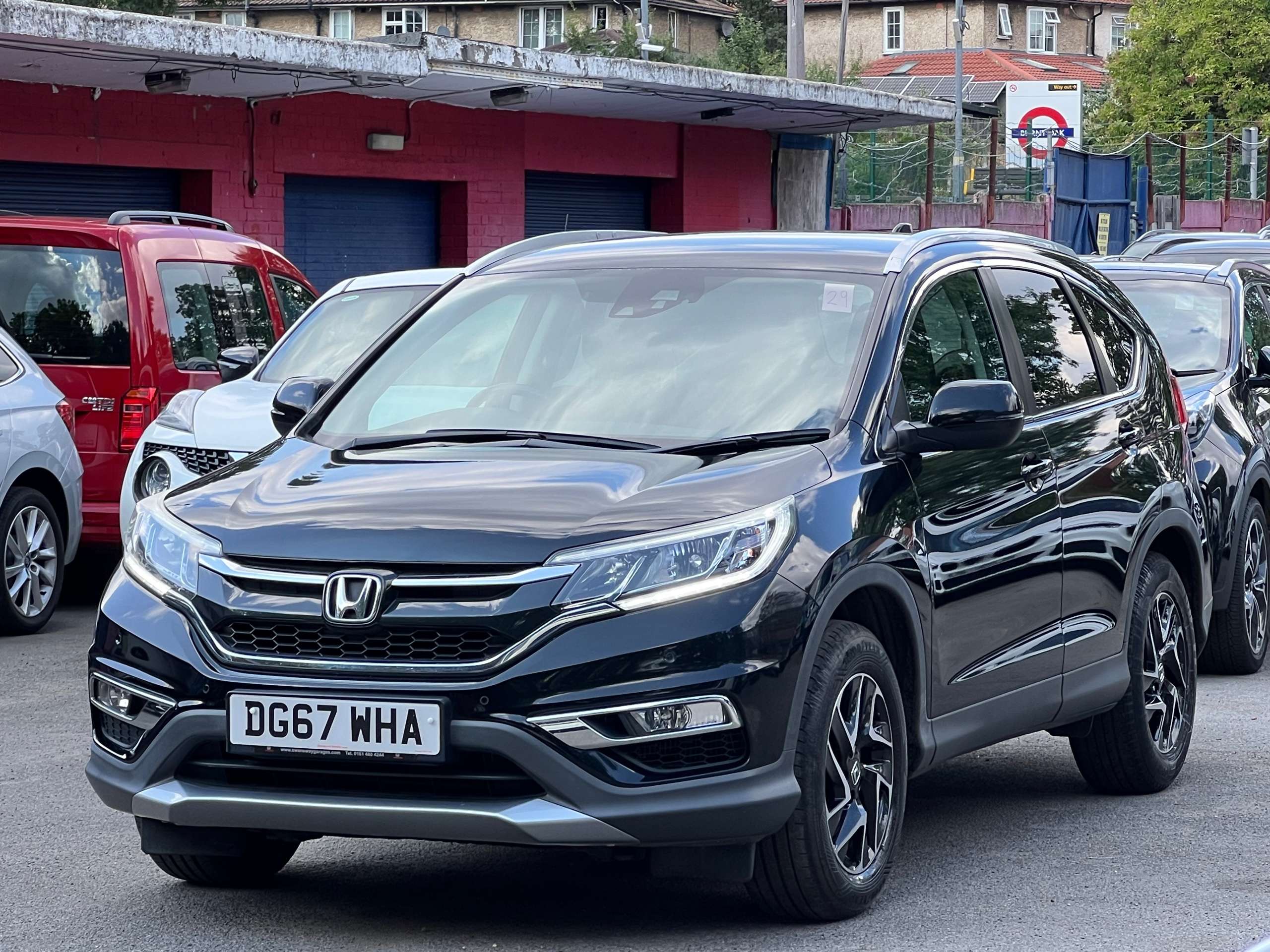 A 2017 HONDA CR-V 1.6 i-DTEC SE Plus Navi SUV 5dr Diesel Auto 4WD Euro 6 (160 ps) A 2017 HONDA CR-V 1.6 i-DTEC SE Plus Navi SUV 5dr Diesel Auto 4WD Euro 6 (160 ps)