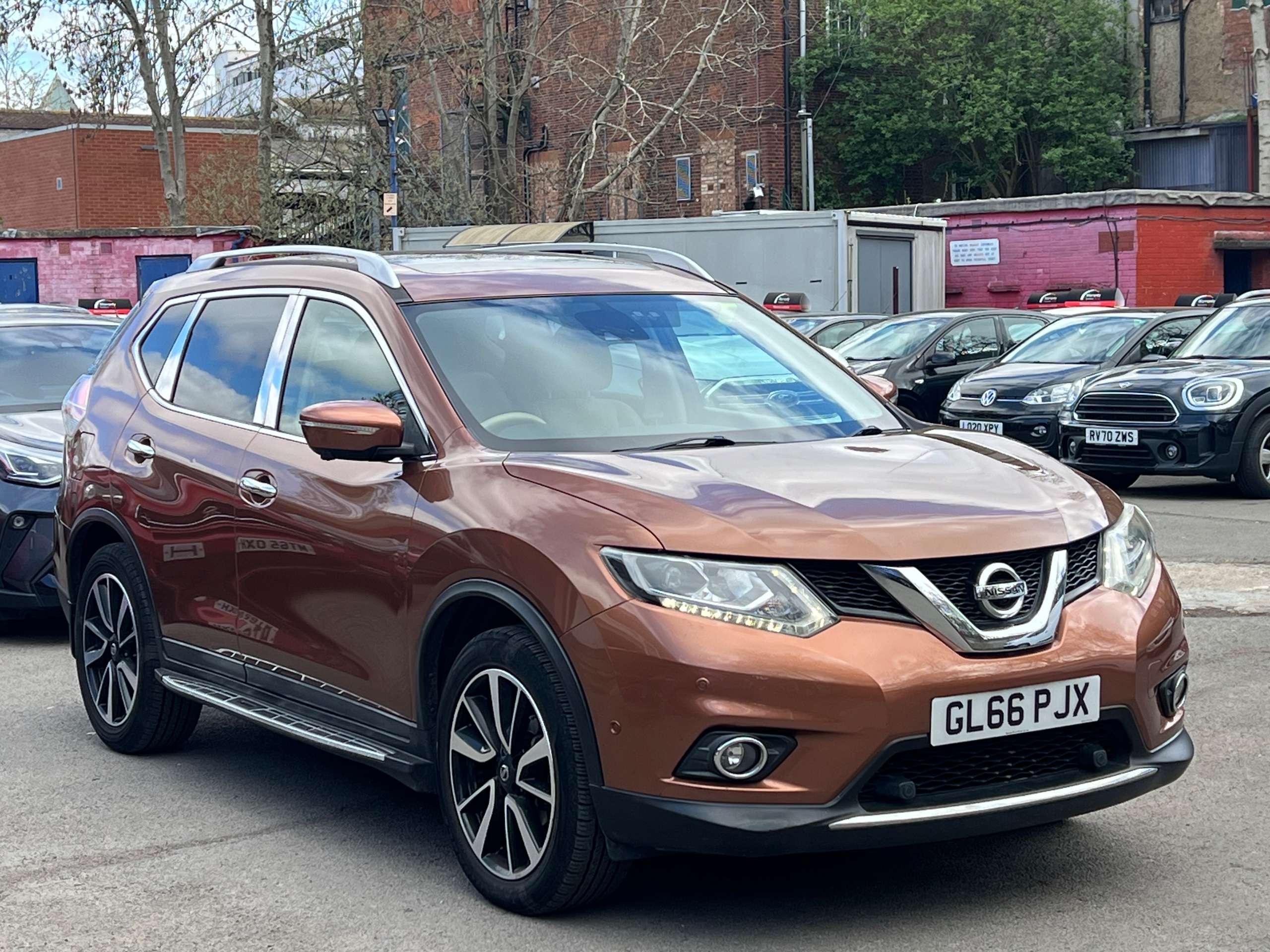 A 2016 NISSAN X-TRAIL 1.6 dCi Tekna SUV 5dr Diesel XTRON Euro 6 (s/s) (130 ps) A 2016 NISSAN X-TRAIL 1.6 dCi Tekna SUV 5dr Diesel XTRON Euro 6 (s/s) (130 ps)