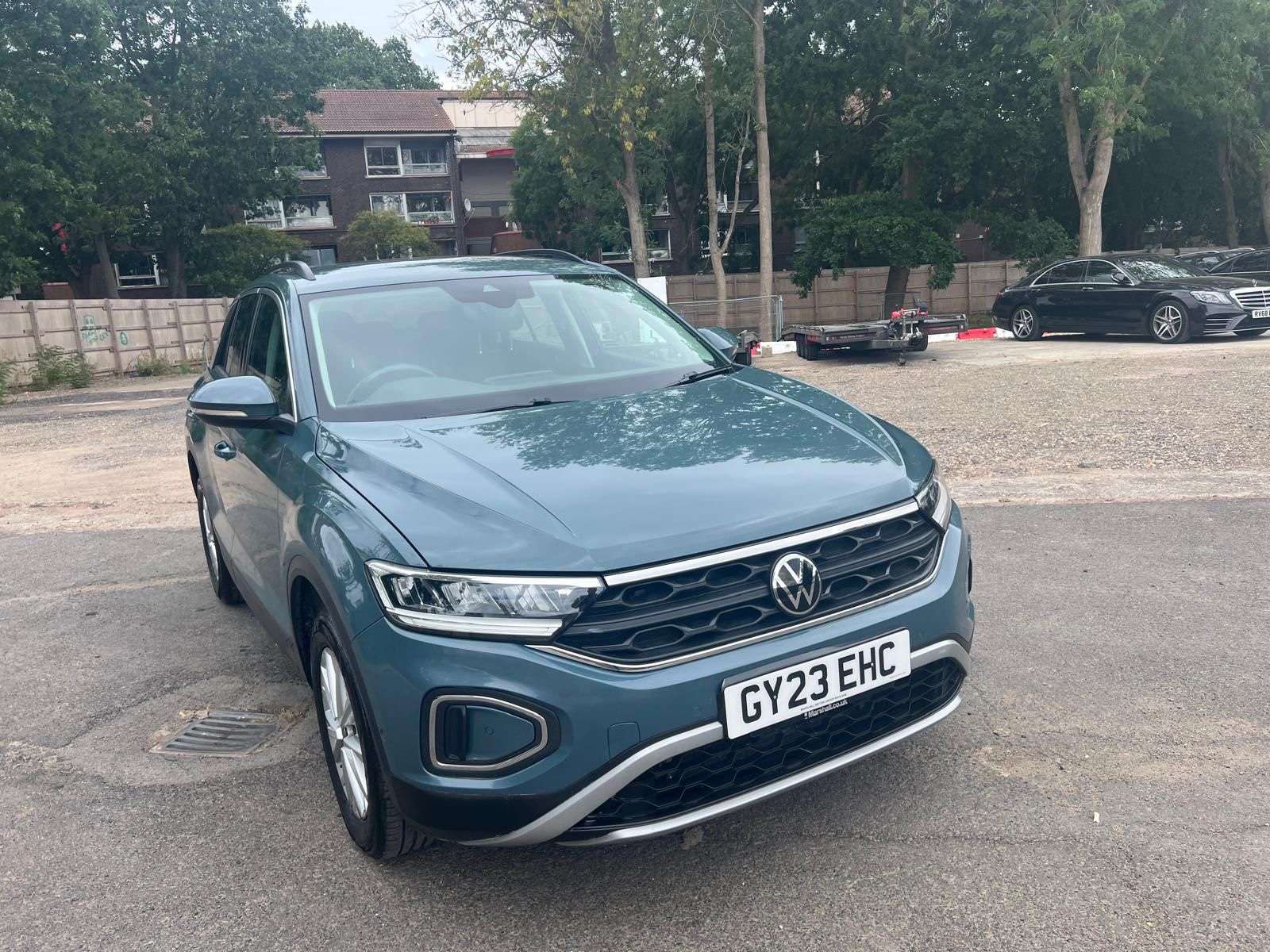 A 2023 VOLKSWAGEN T-ROC 1.5 TSI Life SUV 5dr Petrol DSG Euro 6 (s/s) (150 ps) A 2023 VOLKSWAGEN T-ROC 1.5 TSI Life SUV 5dr Petrol DSG Euro 6 (s/s) (150 ps)