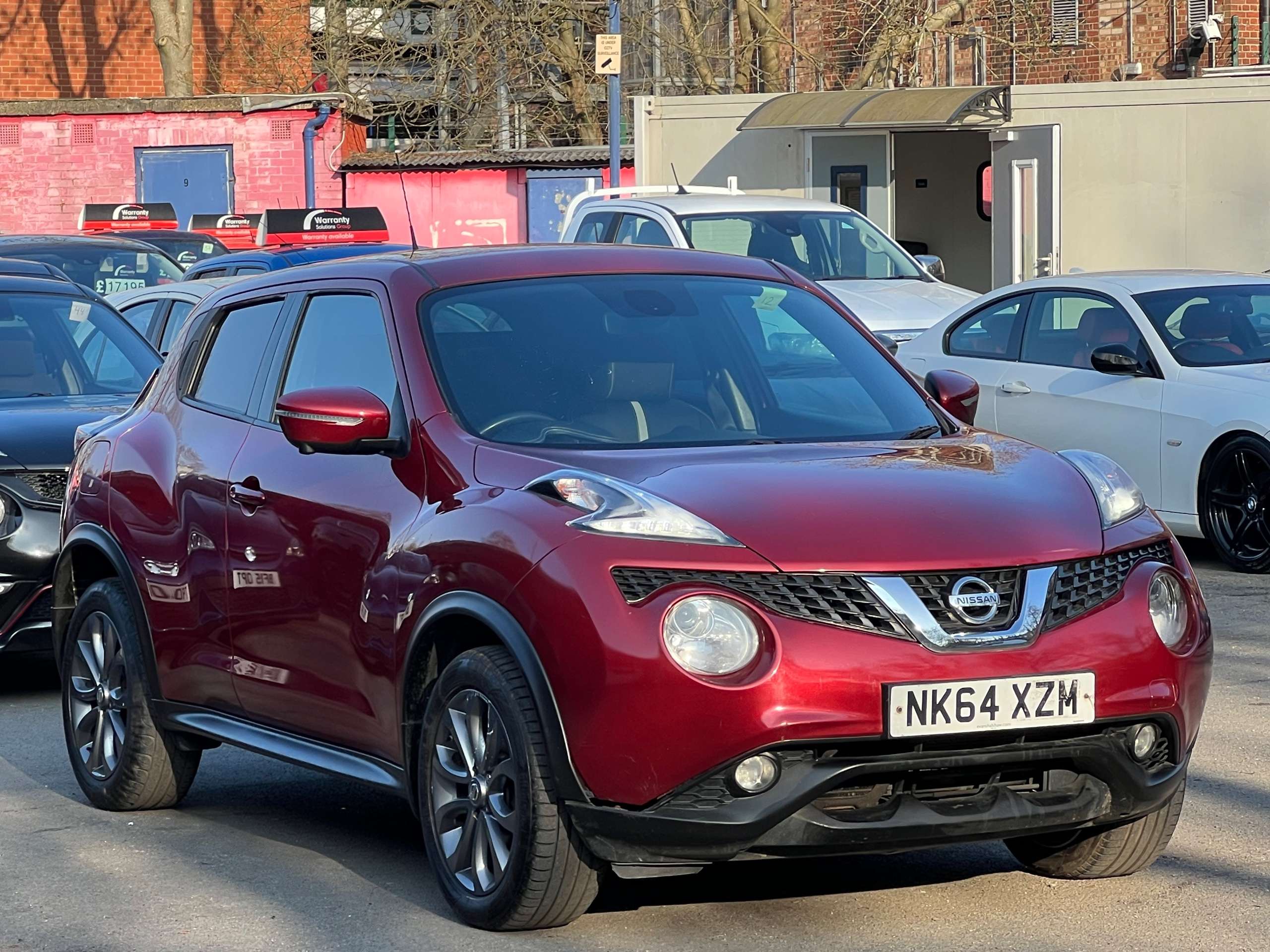 A 2014 NISSAN JUKE 1.6 Tekna SUV 5dr Petrol XTRON Euro 5 (117 ps) A 2014 NISSAN JUKE 1.6 Tekna SUV 5dr Petrol XTRON Euro 5 (117 ps)