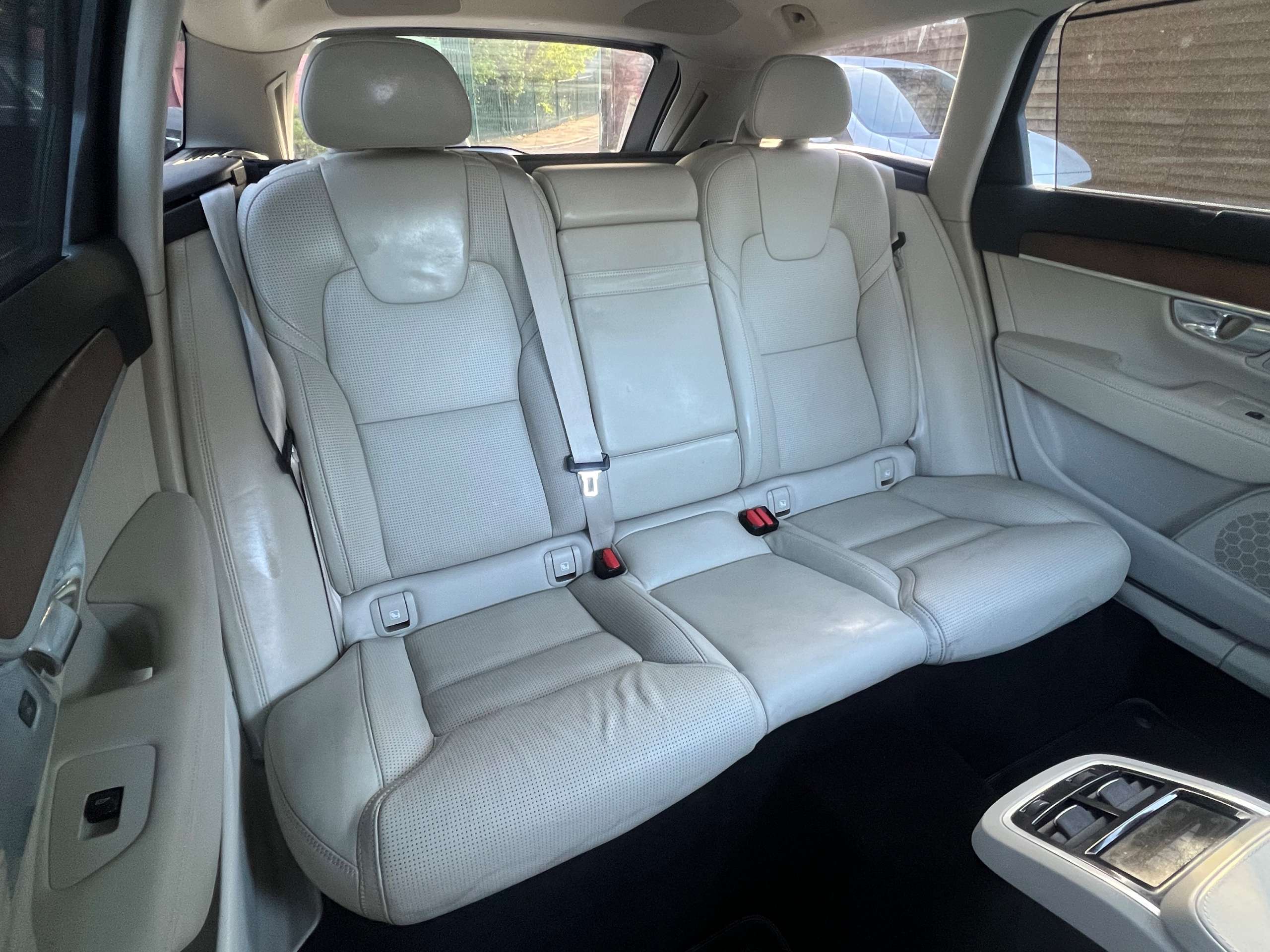 2017 VOLVO V90 2017 VOLVO V90