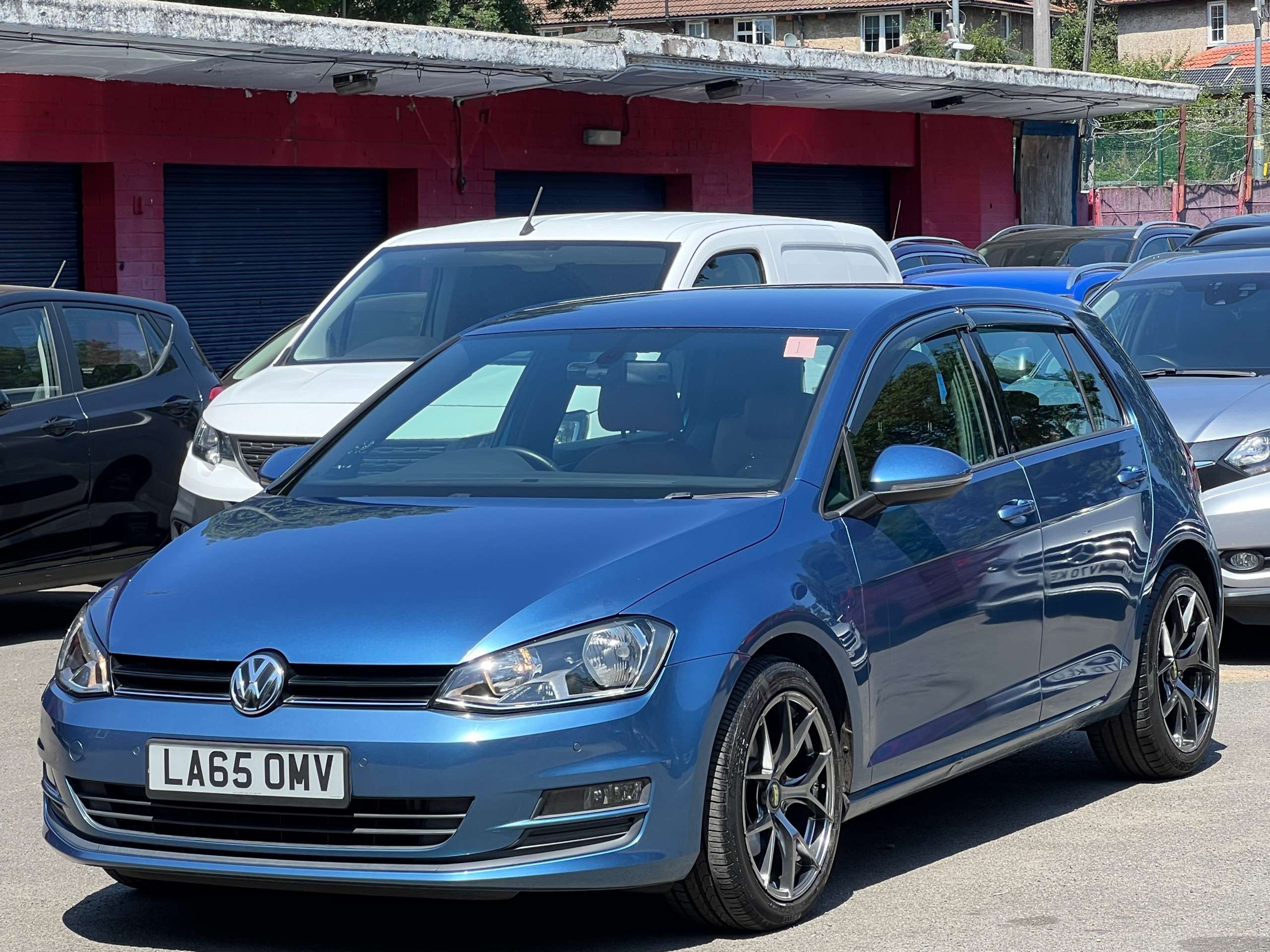 A 2016 VOLKSWAGEN GOLF TSI BlueMotion Tech Petrol DSG Euro 6 A 2016 VOLKSWAGEN GOLF TSI BlueMotion Tech Petrol DSG Euro 6