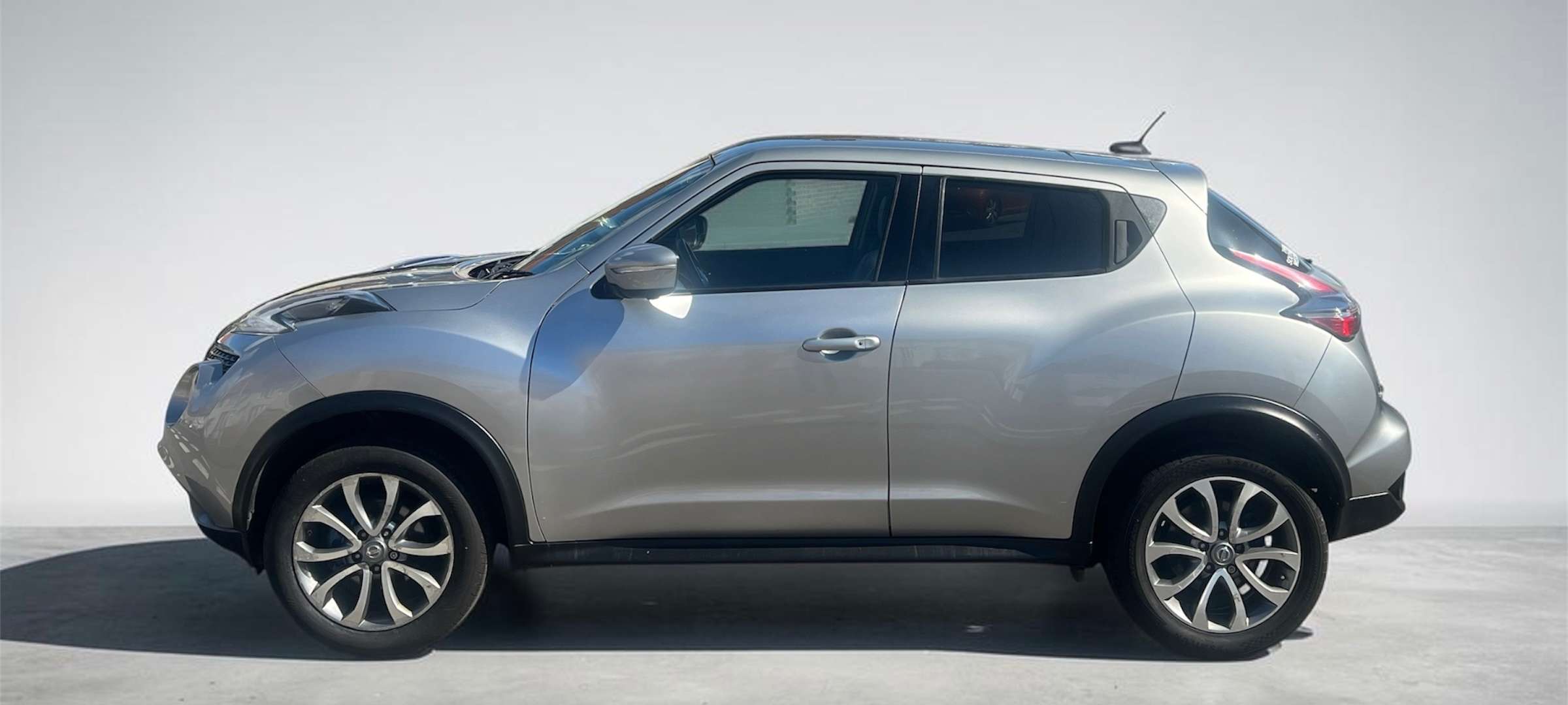 A 2015 NISSAN JUKE 1.6 Tekna SUV 5dr Petrol XTRON Euro 6 (117 ps) A 2015 NISSAN JUKE 1.6 Tekna SUV 5dr Petrol XTRON Euro 6 (117 ps)