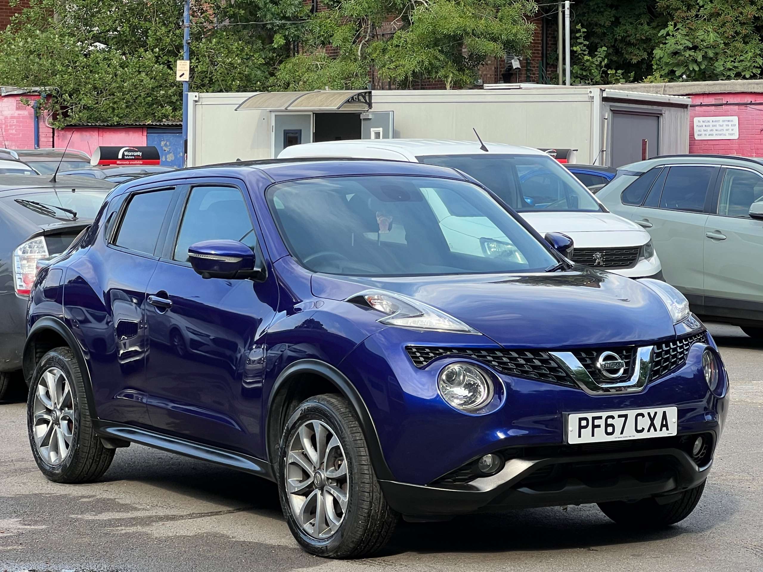 A 2018 NISSAN JUKE 1.6 Tekna SUV 5dr Petrol XTRON Euro 6 (117 ps) A 2018 NISSAN JUKE 1.6 Tekna SUV 5dr Petrol XTRON Euro 6 (117 ps)