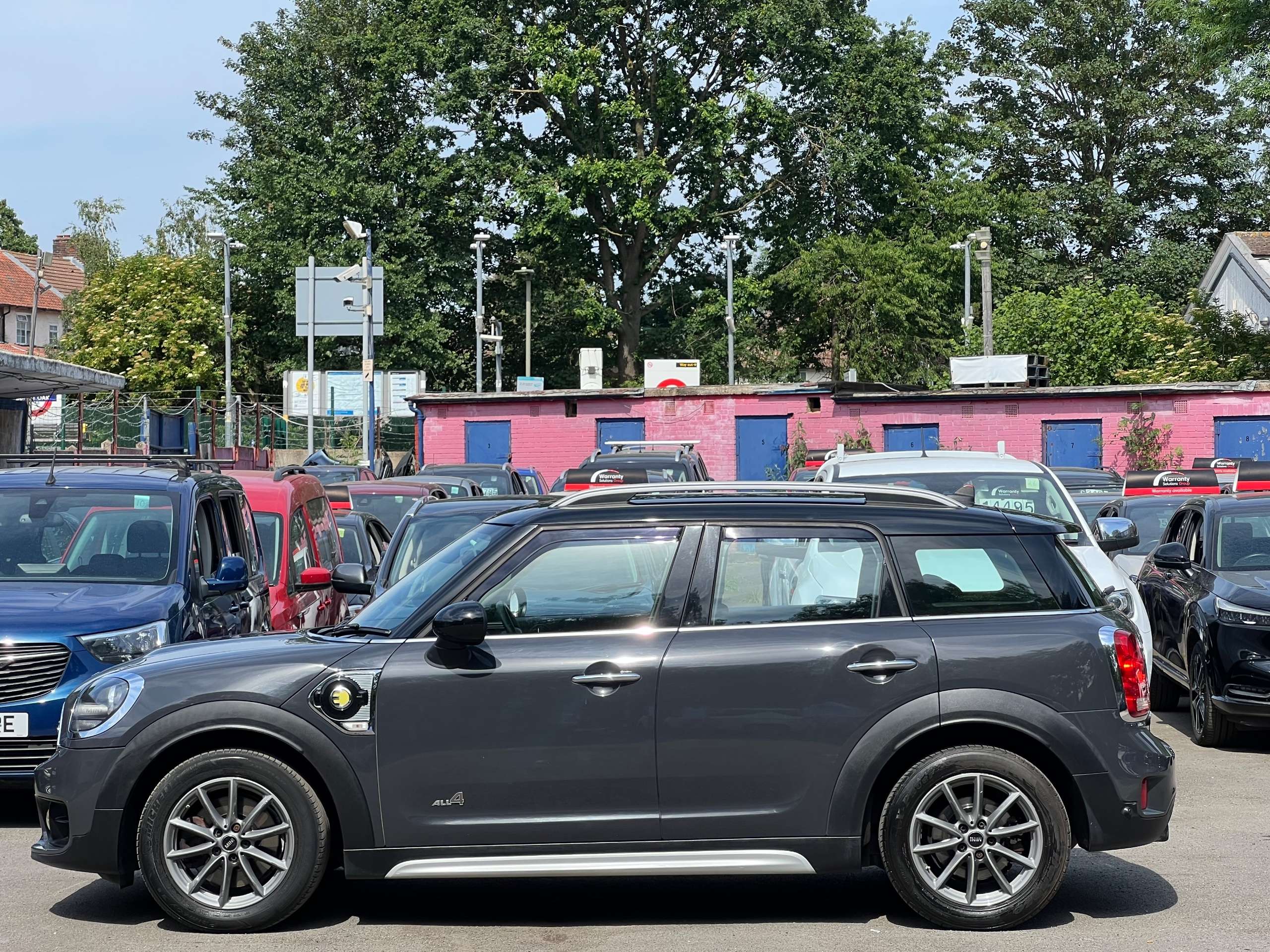 A 2017 MINI COUNTRYMAN 1.5 7.6kWh Cooper SE SUV 5dr Petrol Plug-in Hybrid Auto ALL4 Euro 6 (s/s) (224 ps) A 2017 MINI COUNTRYMAN 1.5 7.6kWh Cooper SE SUV 5dr Petrol Plug-in Hybrid Auto ALL4 Euro 6 (s/s) (224 ps)