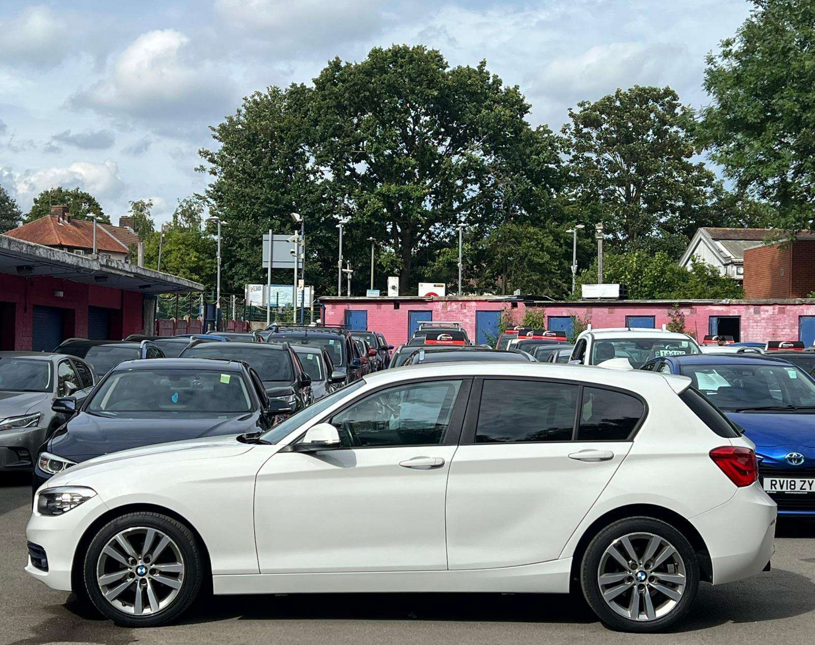 A 2017 BMW 1 SERIES 1.5 118i Sport Hatchback 5dr Petrol Auto Euro 6 (s/s) (136 ps) A 2017 BMW 1 SERIES 1.5 118i Sport Hatchback 5dr Petrol Auto Euro 6 (s/s) (136 ps)