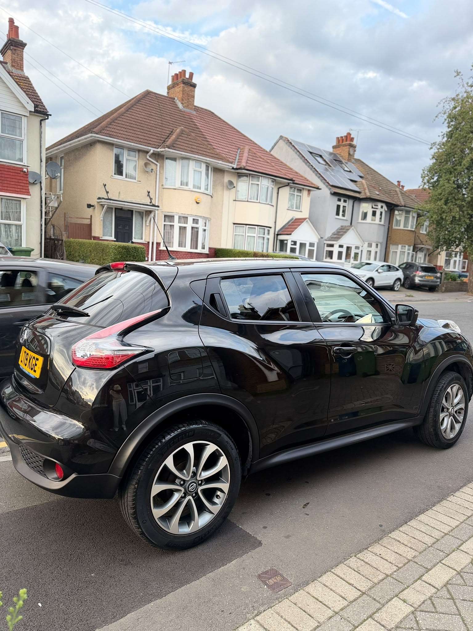 A 2019 NISSAN JUKE 1.6 Tekna SUV 5dr Petrol XTRON Euro 6 (117 ps) A 2019 NISSAN JUKE 1.6 Tekna SUV 5dr Petrol XTRON Euro 6 (117 ps)