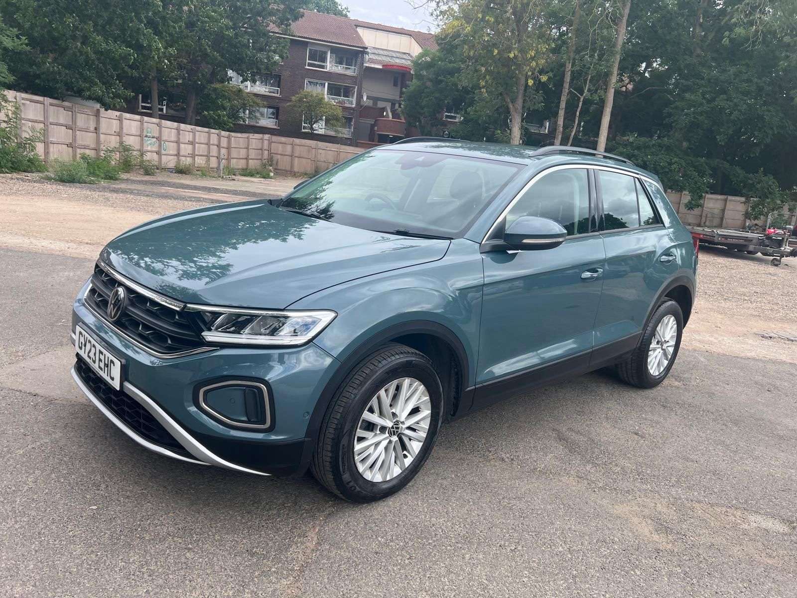 A 2023 VOLKSWAGEN T-ROC 1.5 TSI Life SUV 5dr Petrol DSG Euro 6 (s/s) (150 ps) A 2023 VOLKSWAGEN T-ROC 1.5 TSI Life SUV 5dr Petrol DSG Euro 6 (s/s) (150 ps)