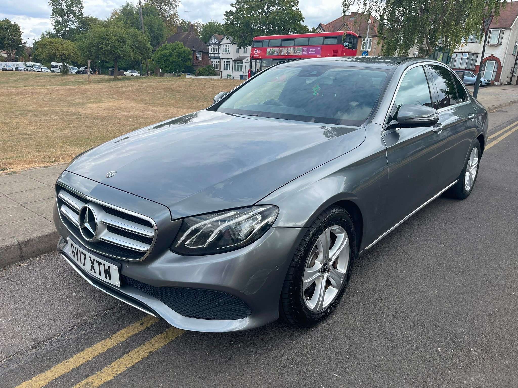 A 2017 MERCEDES-BENZ E CLASS 2.0 E220d SE Saloon 4dr Diesel G-Tronic+ Euro 6 (s/s) (194 ps) A 2017 MERCEDES-BENZ E CLASS 2.0 E220d SE Saloon 4dr Diesel G-Tronic+ Euro 6 (s/s) (194 ps)