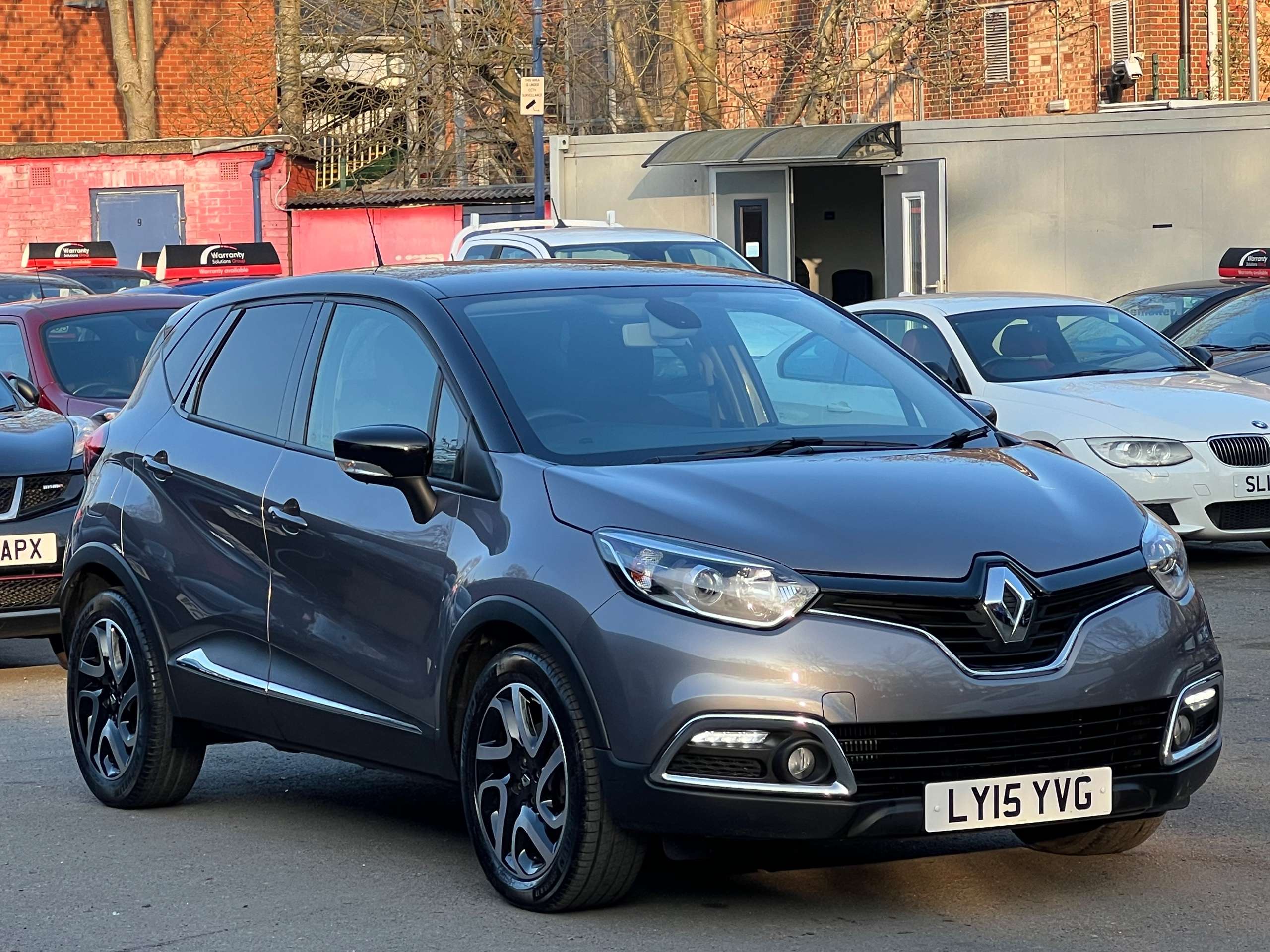 A 2015 RENAULT CAPTUR 1.2 TCe Dynamique S MediaNav SUV 5dr Petrol EDC Euro 5 (120 ps) A 2015 RENAULT CAPTUR 1.2 TCe Dynamique S MediaNav SUV 5dr Petrol EDC Euro 5 (120 ps)
