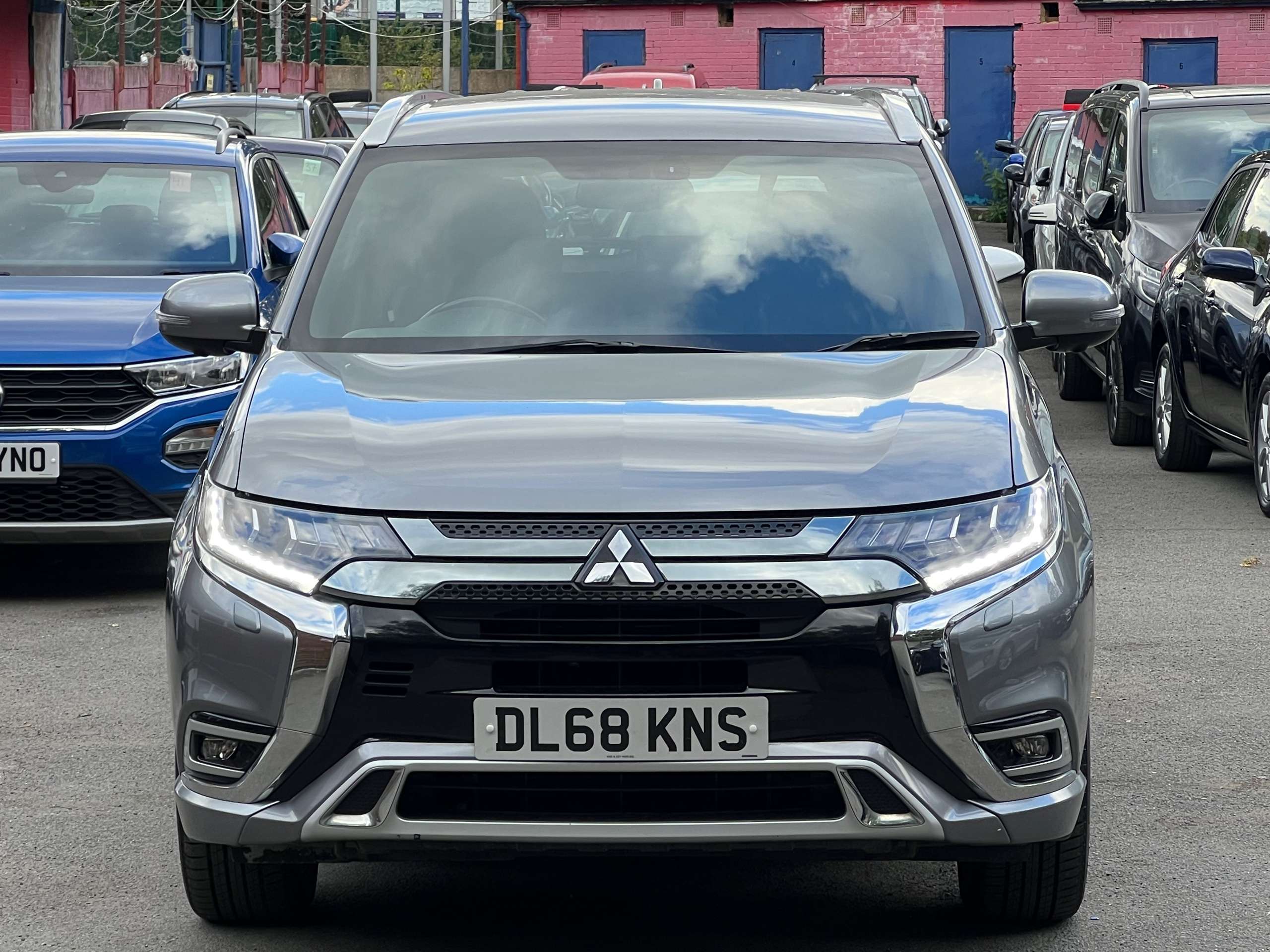 A 2019 MITSUBISHI OUTLANDER 2.4h TwinMotor 13.8kWh 4h SUV 5dr Petrol Plug-in Hybrid CVT 4WD Euro 6 (s/s) (209 ps) A 2019 MITSUBISHI OUTLANDER 2.4h TwinMotor 13.8kWh 4h SUV 5dr Petrol Plug-in Hybrid CVT 4WD Euro 6 (s/s) (209 ps)