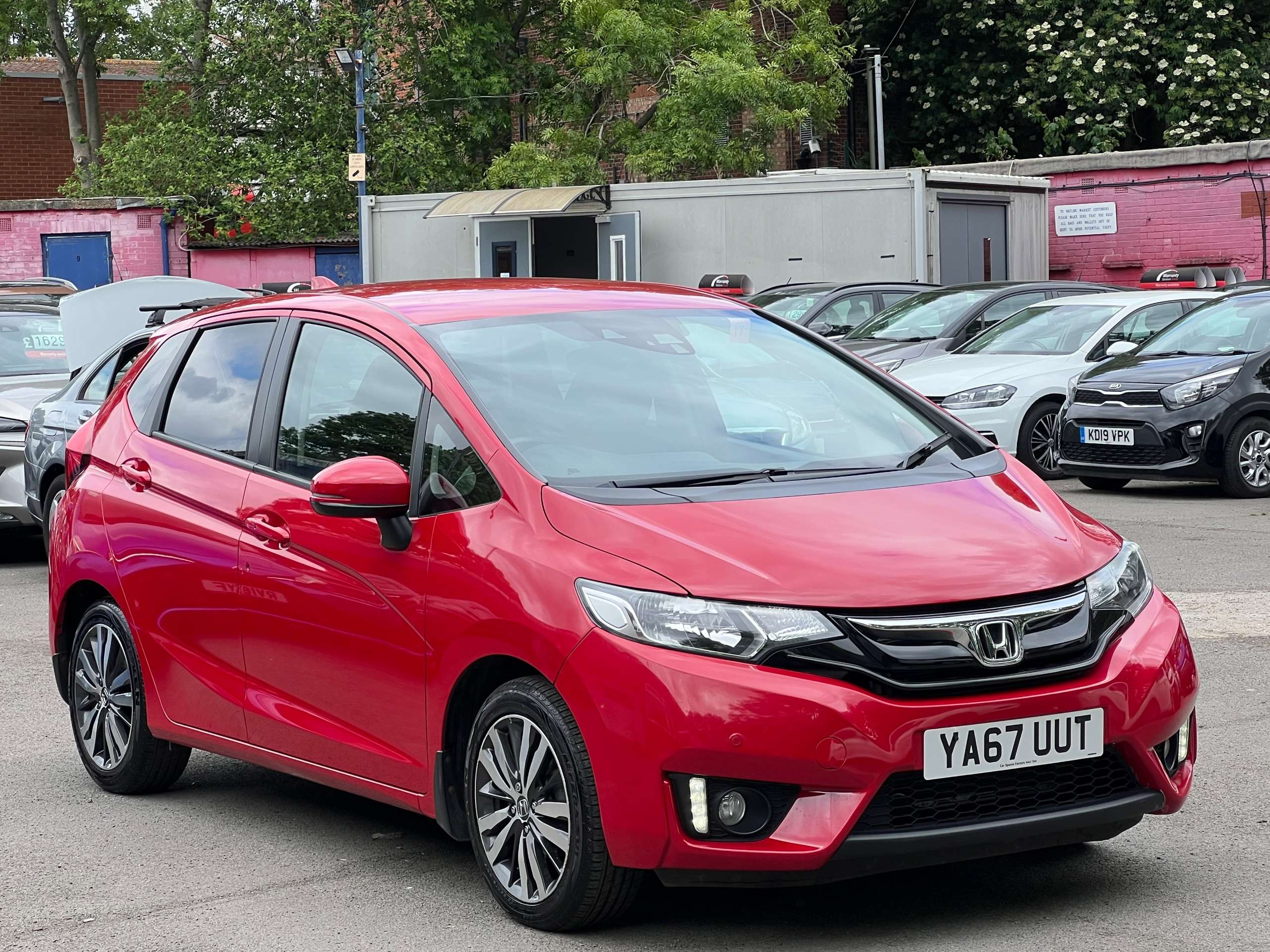 A 2017 HONDA JAZZ 1.3 i-VTEC EX Hatchback 5dr Petrol CVT Euro 6 (s/s) (102 ps) A 2017 HONDA JAZZ 1.3 i-VTEC EX Hatchback 5dr Petrol CVT Euro 6 (s/s) (102 ps)