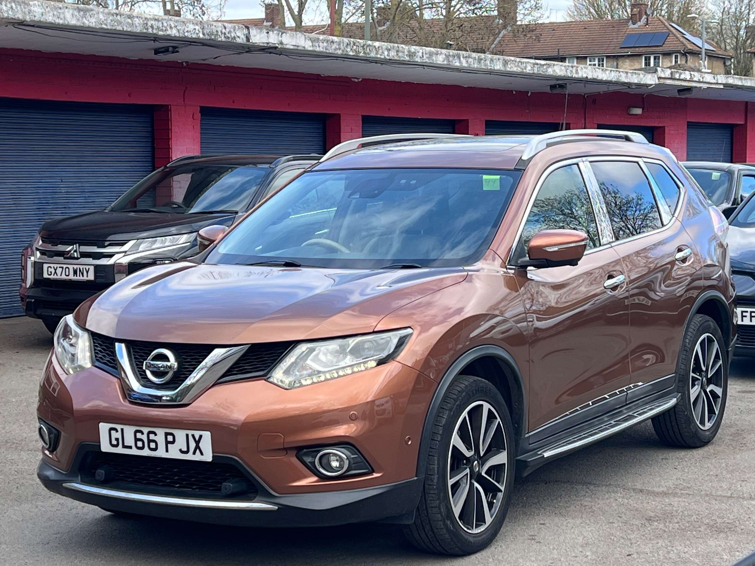 A 2016 NISSAN X-TRAIL 1.6 dCi Tekna SUV 5dr Diesel XTRON Euro 6 (s/s) (130 ps) A 2016 NISSAN X-TRAIL 1.6 dCi Tekna SUV 5dr Diesel XTRON Euro 6 (s/s) (130 ps)