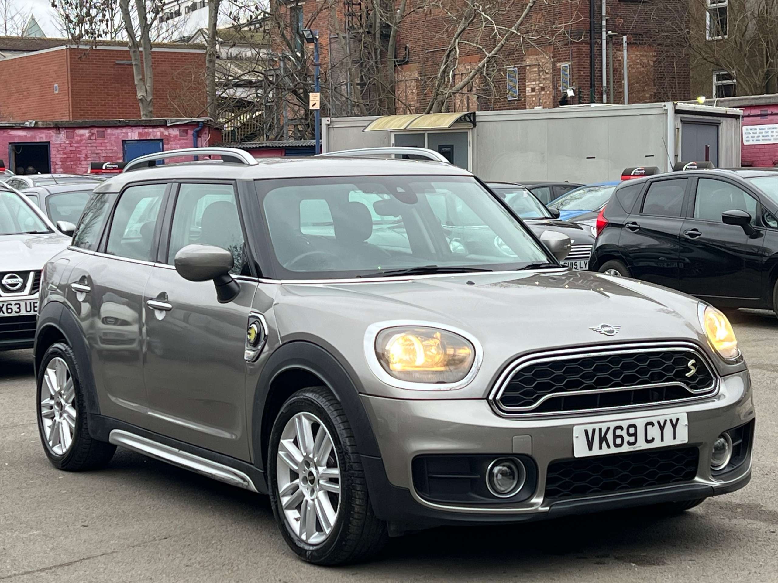 A 2019 MINI COUNTRYMAN 1.5 10kWh Cooper SE Exclusive SUV 5dr Petrol Plug-in Hybrid Auto ALL4 Euro 6 (s/s) (224 ps) A 2019 MINI COUNTRYMAN 1.5 10kWh Cooper SE Exclusive SUV 5dr Petrol Plug-in Hybrid Auto ALL4 Euro 6 (s/s) (224 ps)