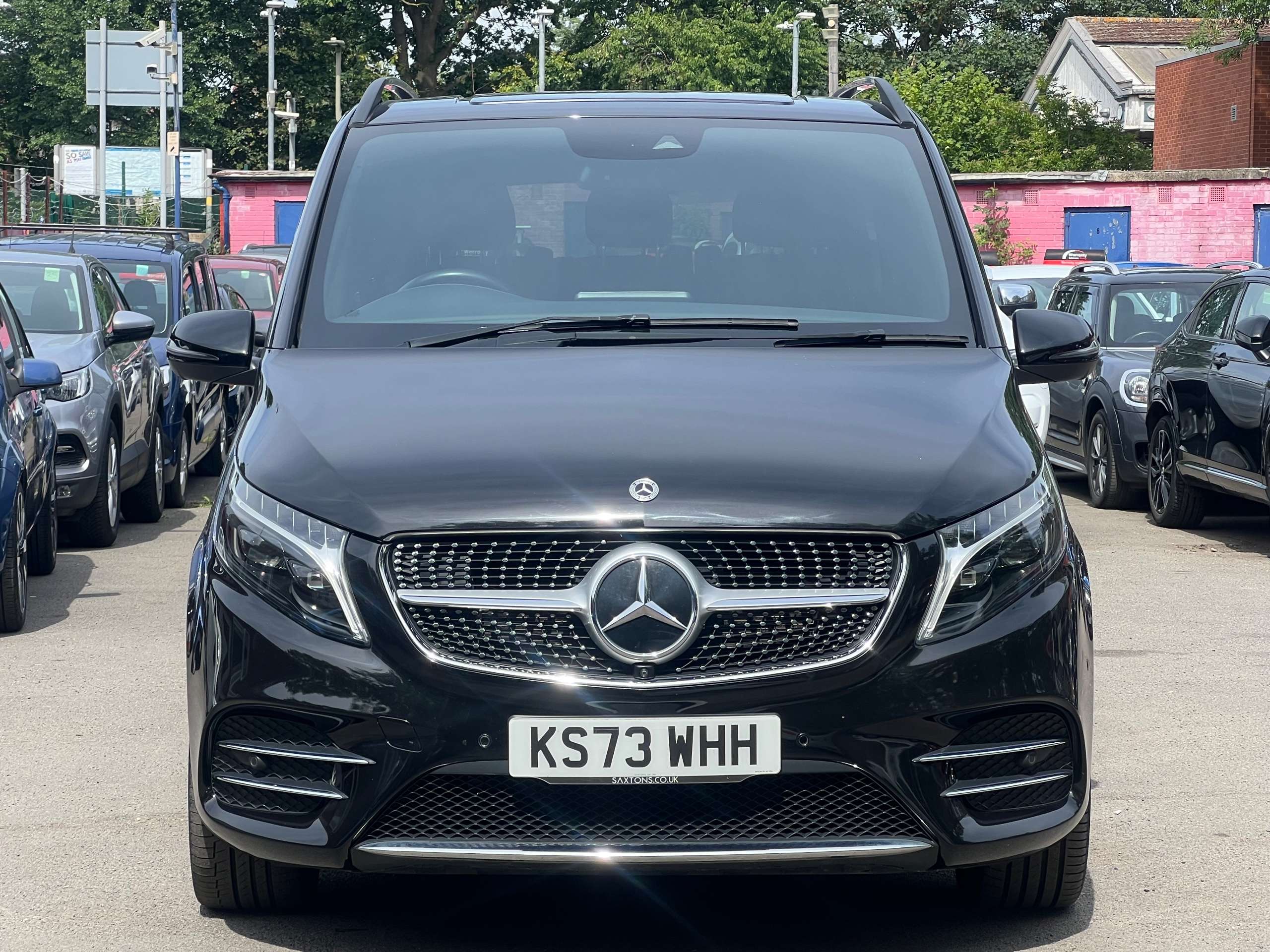 A 2023 MERCEDES-BENZ V CLASS 2.0 V300d AMG Line MPV 5dr Diesel G-Tronic+ Euro 6 (s/s) XLWB (237 ps) A 2023 MERCEDES-BENZ V CLASS 2.0 V300d AMG Line MPV 5dr Diesel G-Tronic+ Euro 6 (s/s) XLWB (237 ps)
