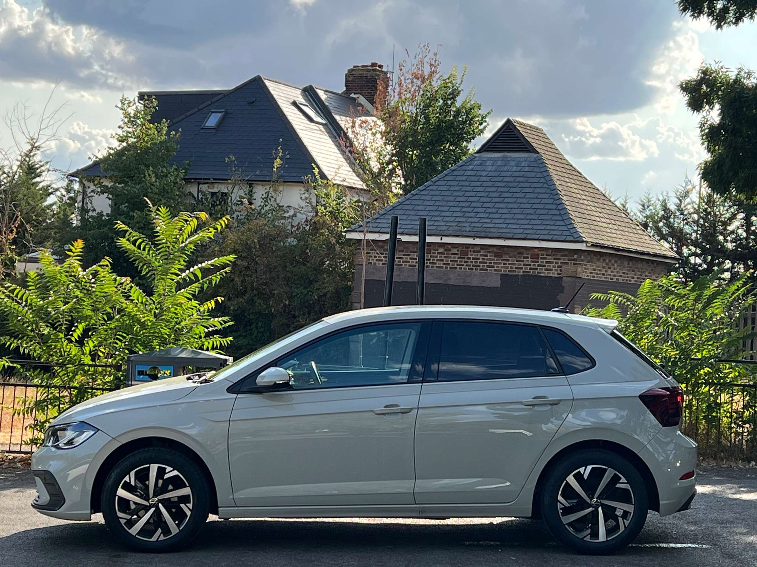 A 2025 VOLKSWAGEN POLO 1.0 TSI Match Hatchback 5dr Petrol DSG Euro 6 (s/s) (95 ps) A 2025 VOLKSWAGEN POLO 1.0 TSI Match Hatchback 5dr Petrol DSG Euro 6 (s/s) (95 ps)
