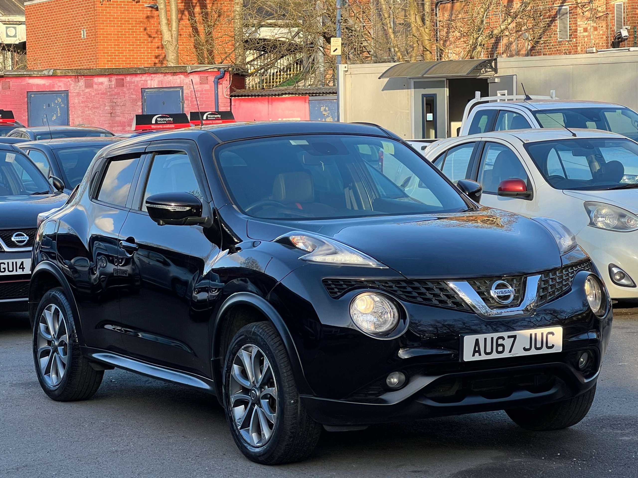 A 2017 NISSAN JUKE 1.6 Tekna SUV 5dr Petrol XTRON Euro 6 (117 ps) A 2017 NISSAN JUKE 1.6 Tekna SUV 5dr Petrol XTRON Euro 6 (117 ps)