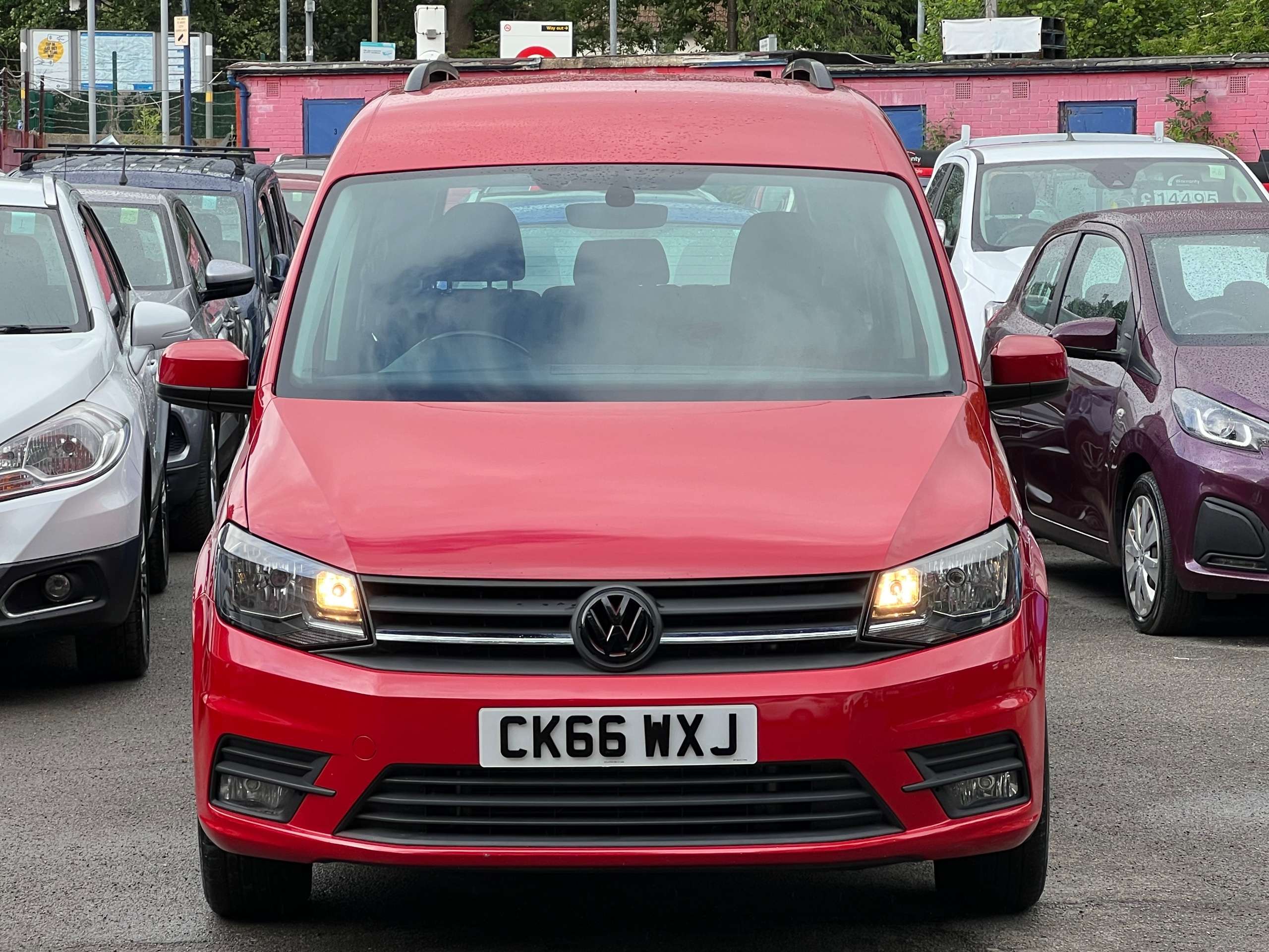 A 2016 VOLKSWAGEN CADDY LIFE 2.0 TDI BlueMotion Tech MPV 5dr Diesel Manual Euro 6 (s/s) (102 ps) A 2016 VOLKSWAGEN CADDY LIFE 2.0 TDI BlueMotion Tech MPV 5dr Diesel Manual Euro 6 (s/s) (102 ps)