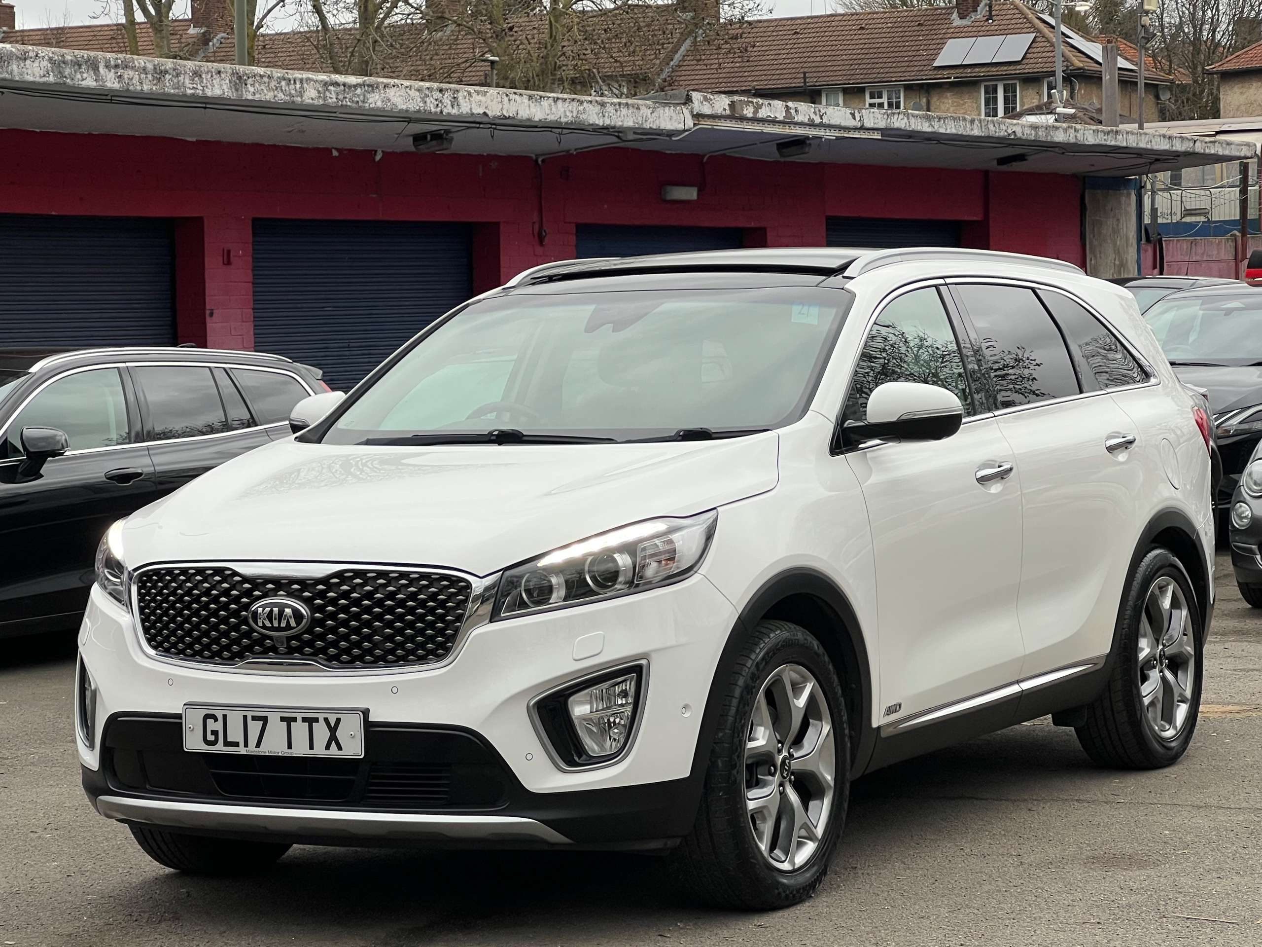 A 2017 KIA SORENTO 2.2 CRDi KX-4 SUV 5dr Diesel Auto AWD Euro 6 (197 bhp) A 2017 KIA SORENTO 2.2 CRDi KX-4 SUV 5dr Diesel Auto AWD Euro 6 (197 bhp)