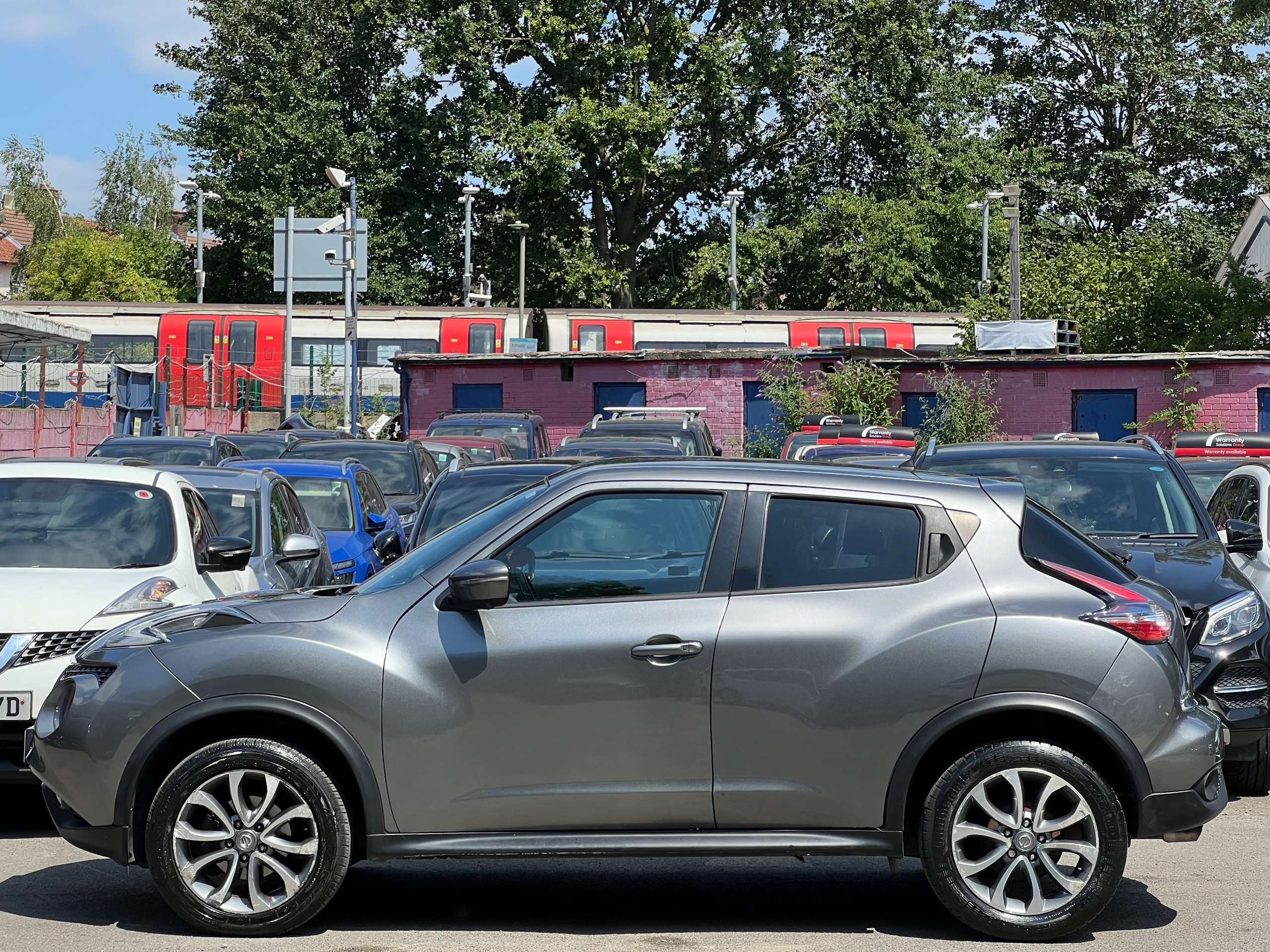 A 2018 NISSAN JUKE 1.6 Tekna SUV 5dr Petrol XTRON Euro 6 (117 ps) A 2018 NISSAN JUKE 1.6 Tekna SUV 5dr Petrol XTRON Euro 6 (117 ps)