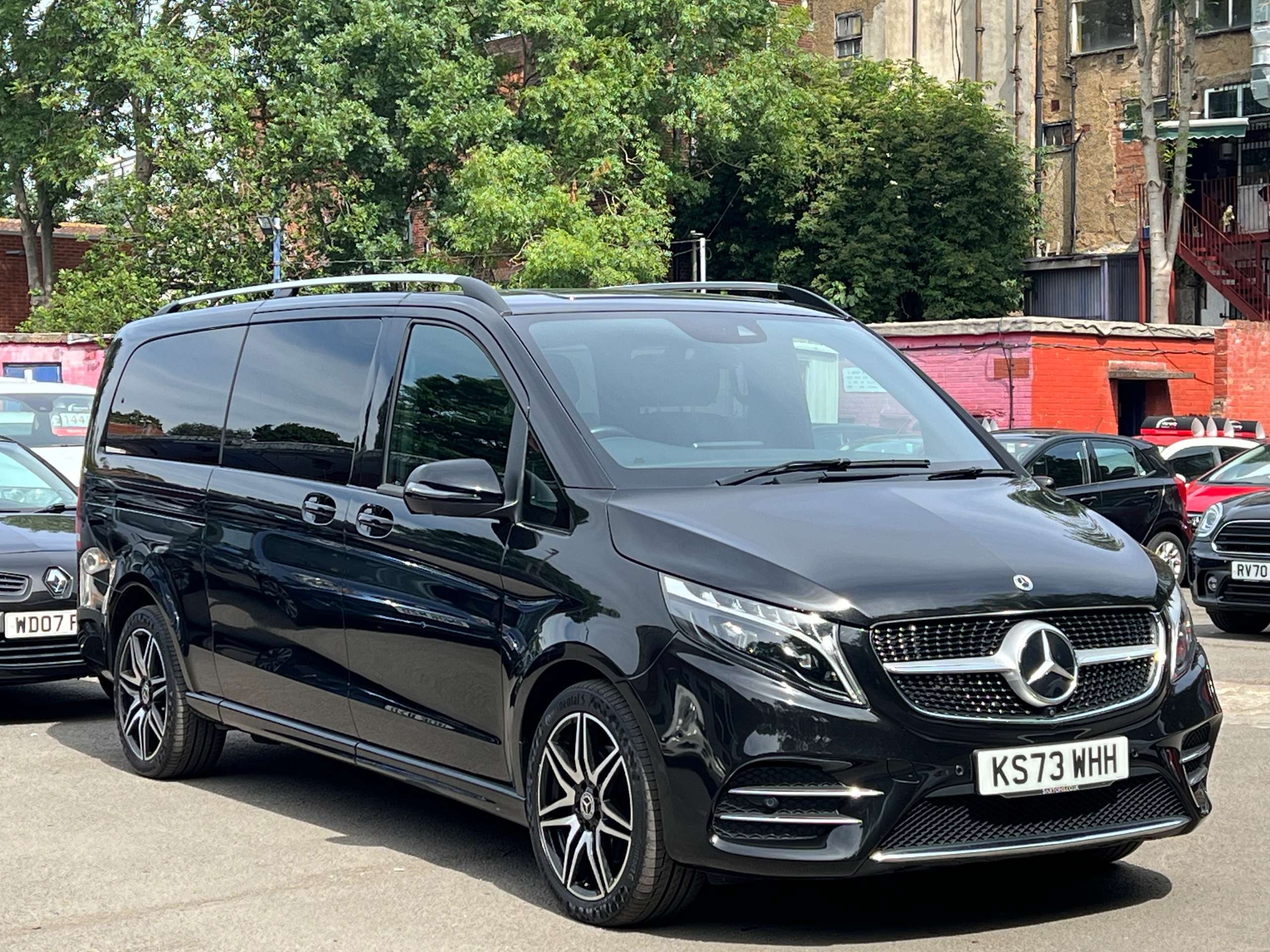 A 2023 MERCEDES-BENZ V CLASS 2.0 V300d AMG Line MPV 5dr Diesel G-Tronic+ Euro 6 (s/s) XLWB (237 ps) A 2023 MERCEDES-BENZ V CLASS 2.0 V300d AMG Line MPV 5dr Diesel G-Tronic+ Euro 6 (s/s) XLWB (237 ps)