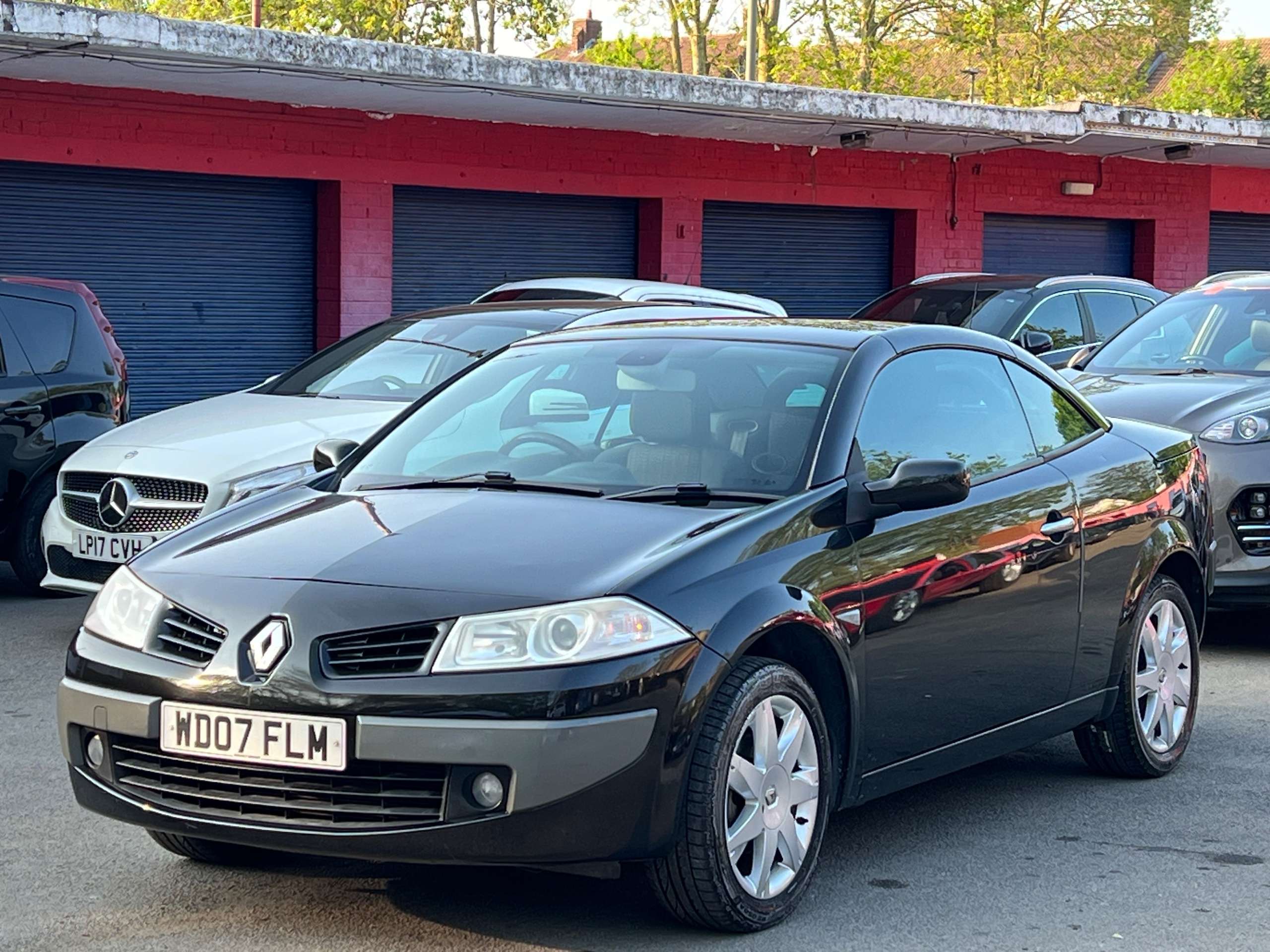 A 2007 RENAULT MEGANE DYNAMIQUE VVT 2-Door A 2007 RENAULT MEGANE DYNAMIQUE VVT 2-Door