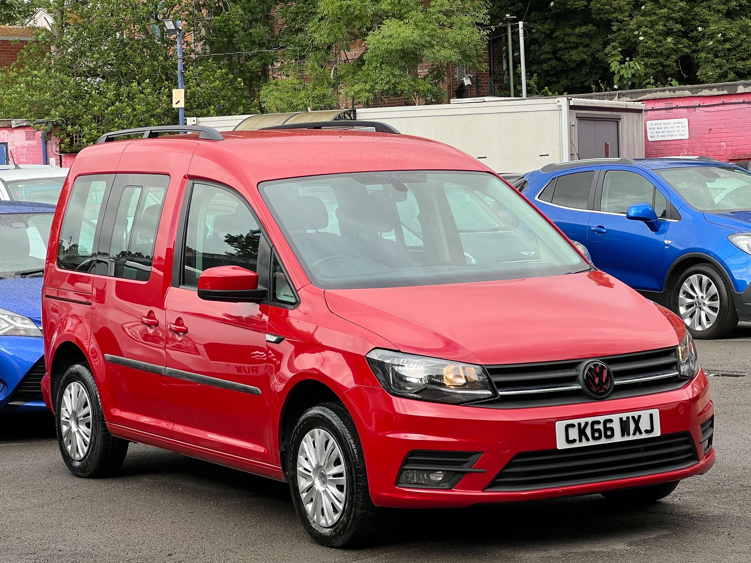 A 2016 VOLKSWAGEN CADDY LIFE 2.0 TDI BlueMotion Tech MPV 5dr Diesel Manual Euro 6 (s/s) (102 ps) A 2016 VOLKSWAGEN CADDY LIFE 2.0 TDI BlueMotion Tech MPV 5dr Diesel Manual Euro 6 (s/s) (102 ps)
