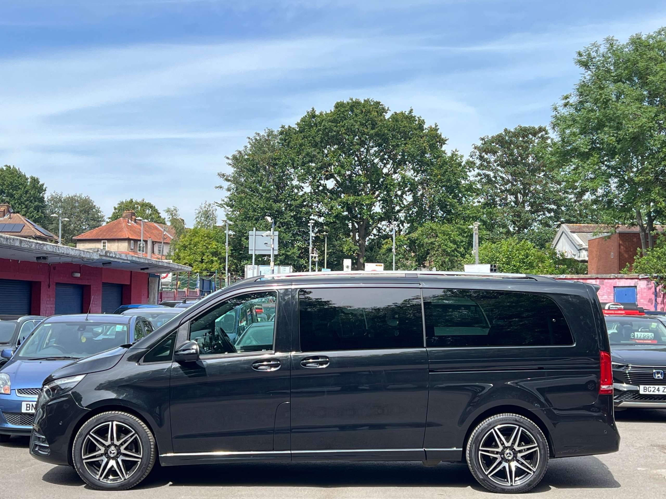 A 2023 MERCEDES-BENZ V CLASS 2.0 V300d AMG Line MPV 5dr Diesel G-Tronic+ Euro 6 (s/s) XLWB (237 ps) A 2023 MERCEDES-BENZ V CLASS 2.0 V300d AMG Line MPV 5dr Diesel G-Tronic+ Euro 6 (s/s) XLWB (237 ps)
