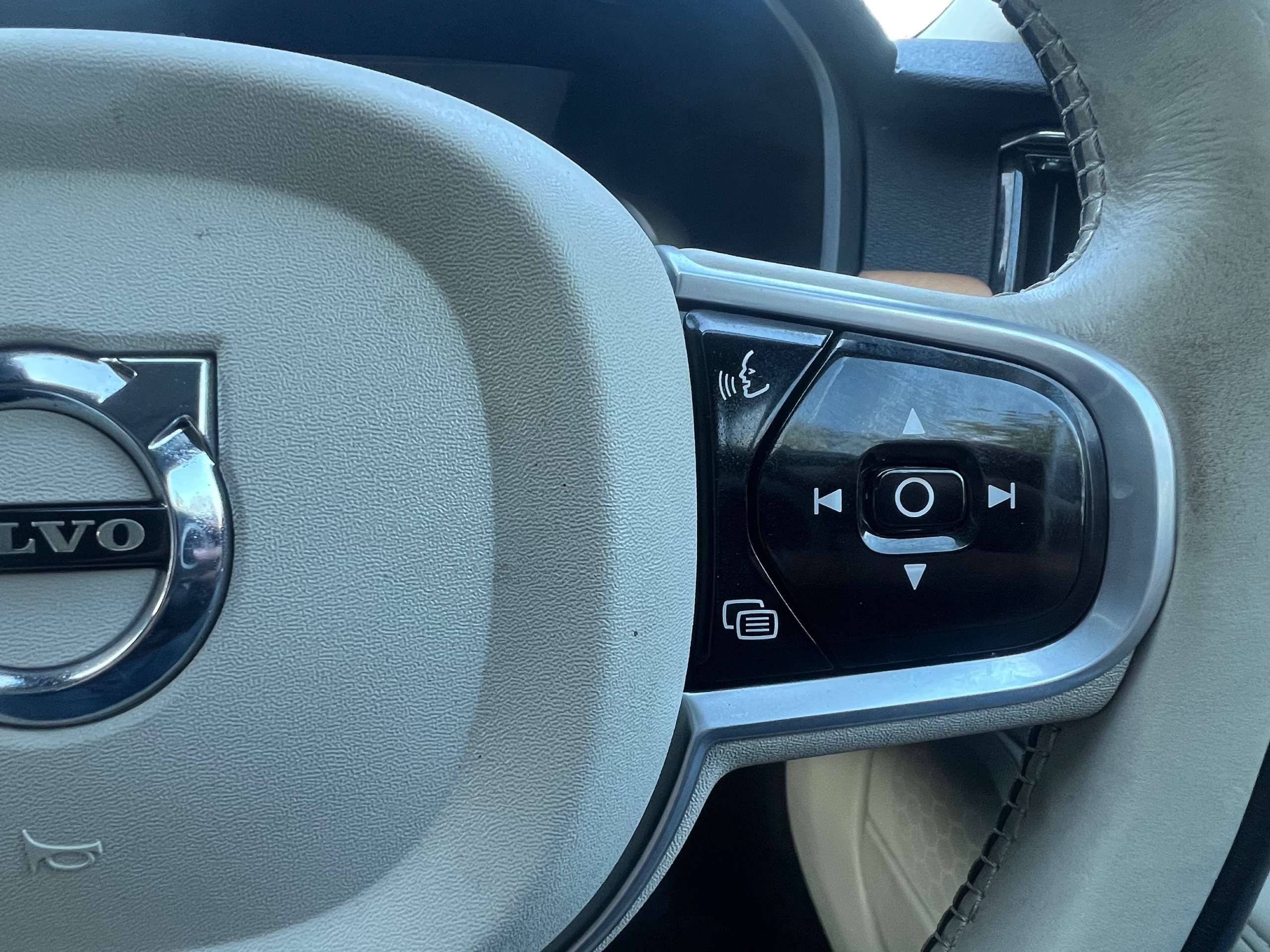 2017 VOLVO V90 2017 VOLVO V90