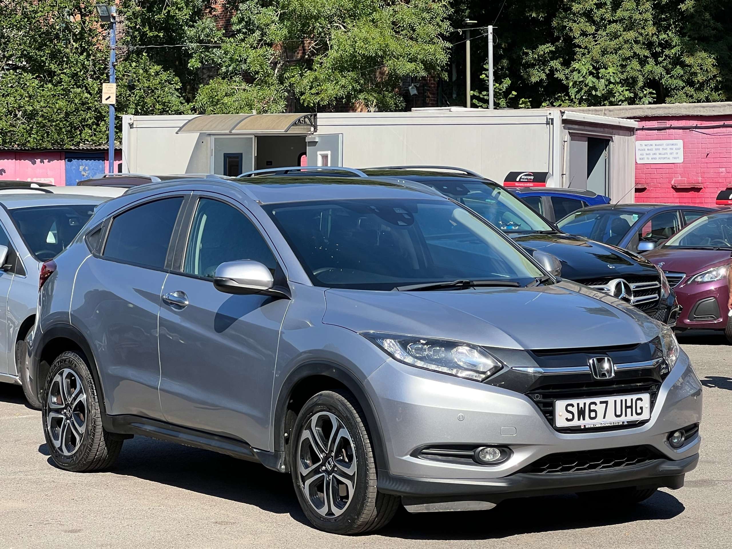A 2017 HONDA HR-V 1.5 i-VTEC EX SUV 5dr Petrol CVT Euro 6 (s/s) (130 ps) A 2017 HONDA HR-V 1.5 i-VTEC EX SUV 5dr Petrol CVT Euro 6 (s/s) (130 ps)