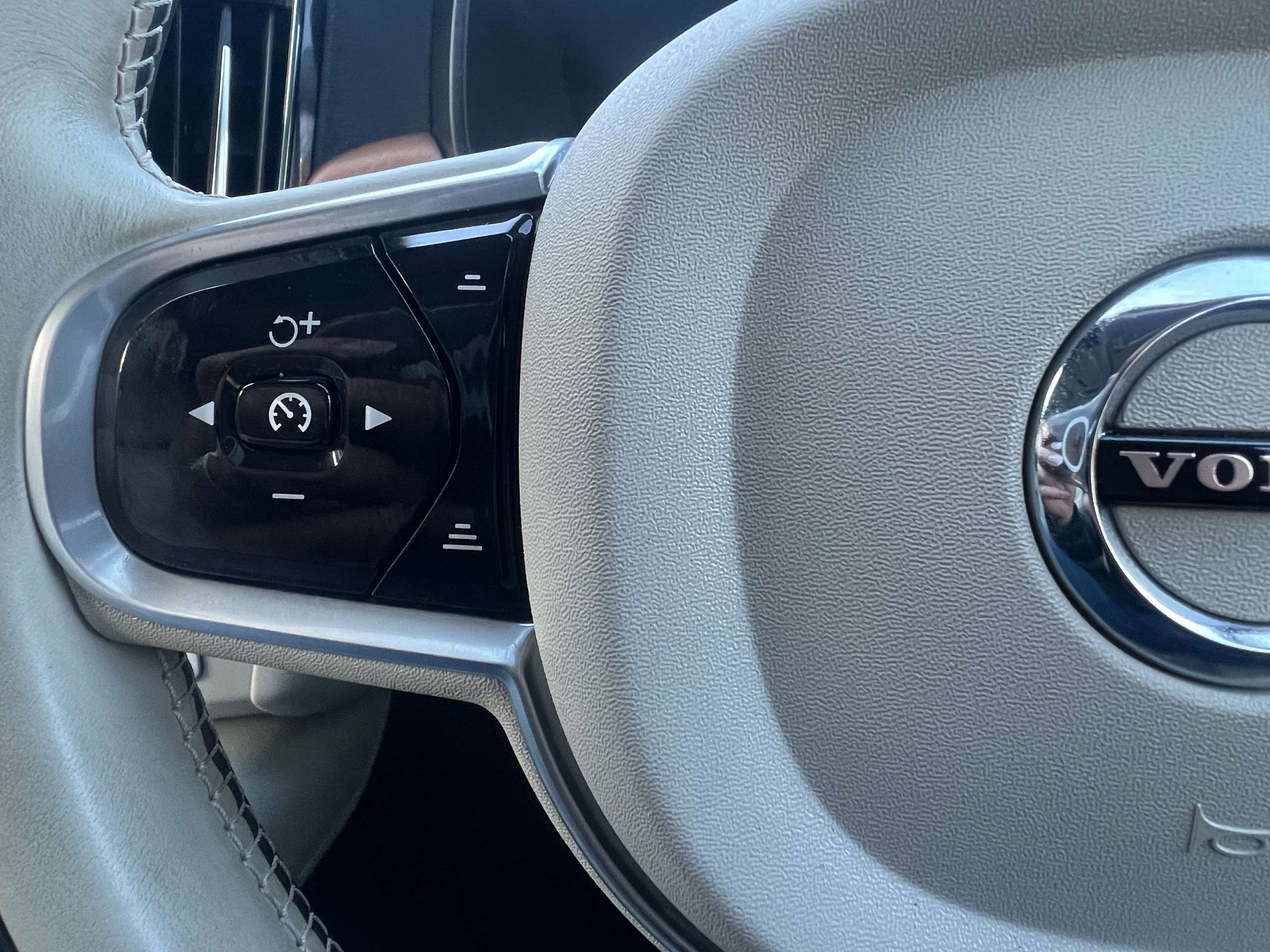 2017 VOLVO V90 2017 VOLVO V90