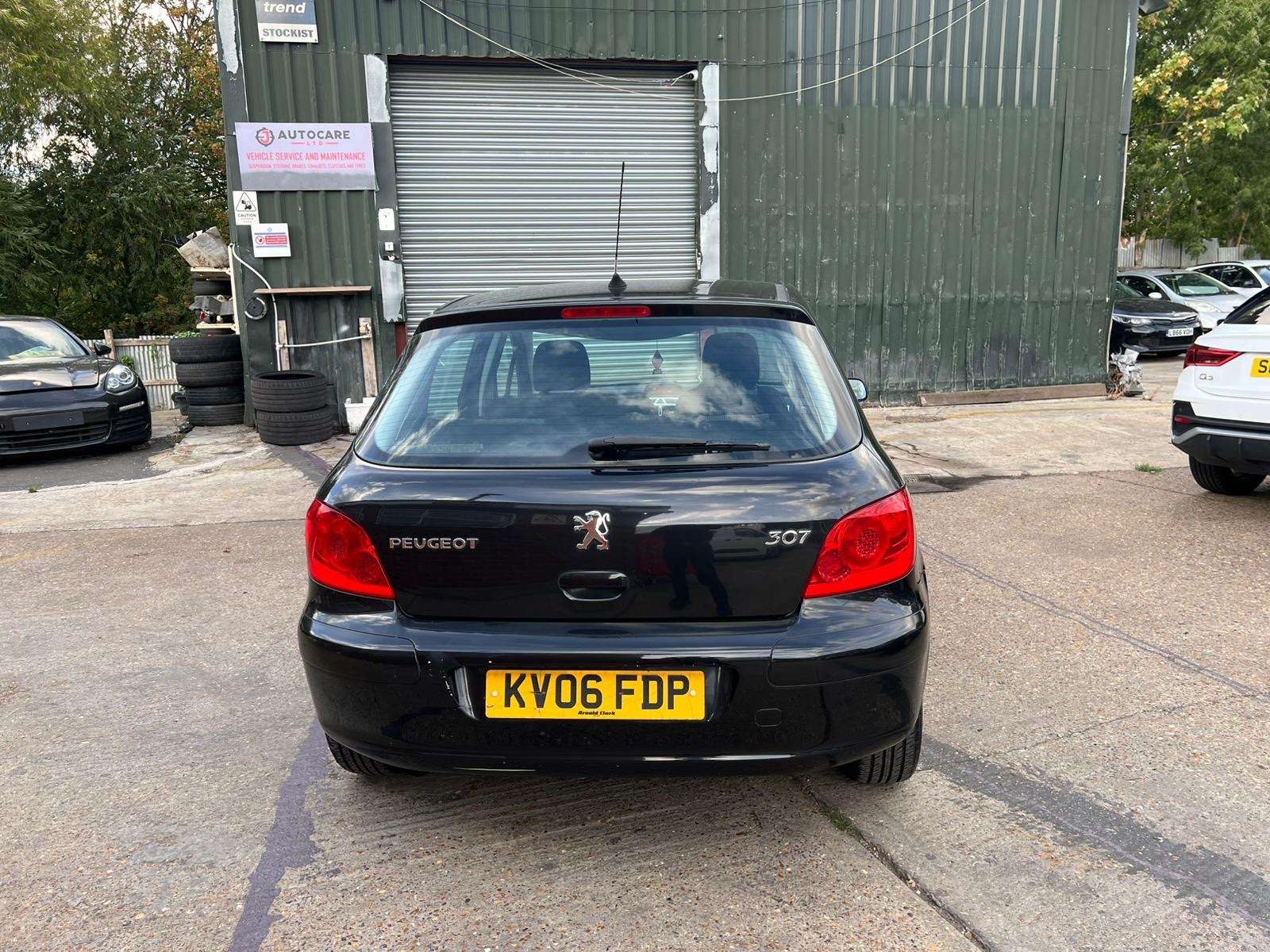A 2006 PEUGEOT 307 1.4 16v S Hatchback 5dr Petrol Manual (159 g/km, 90 bhp) A 2006 PEUGEOT 307 1.4 16v S Hatchback 5dr Petrol Manual (159 g/km, 90 bhp)