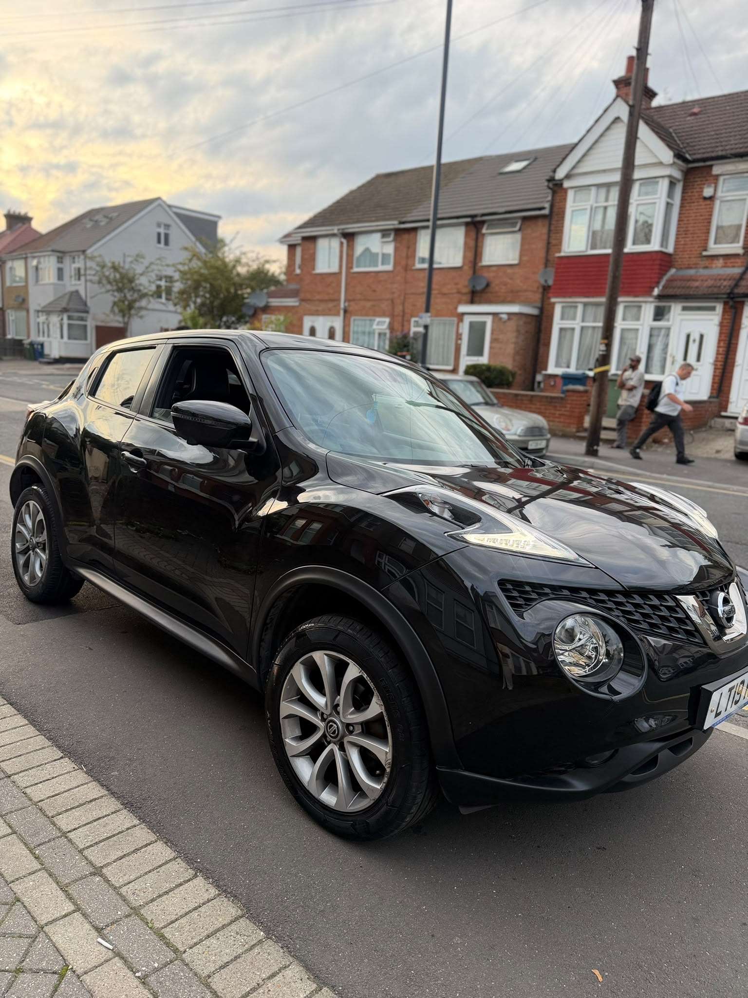 A 2019 NISSAN JUKE 1.6 Tekna SUV 5dr Petrol XTRON Euro 6 (117 ps) A 2019 NISSAN JUKE 1.6 Tekna SUV 5dr Petrol XTRON Euro 6 (117 ps)