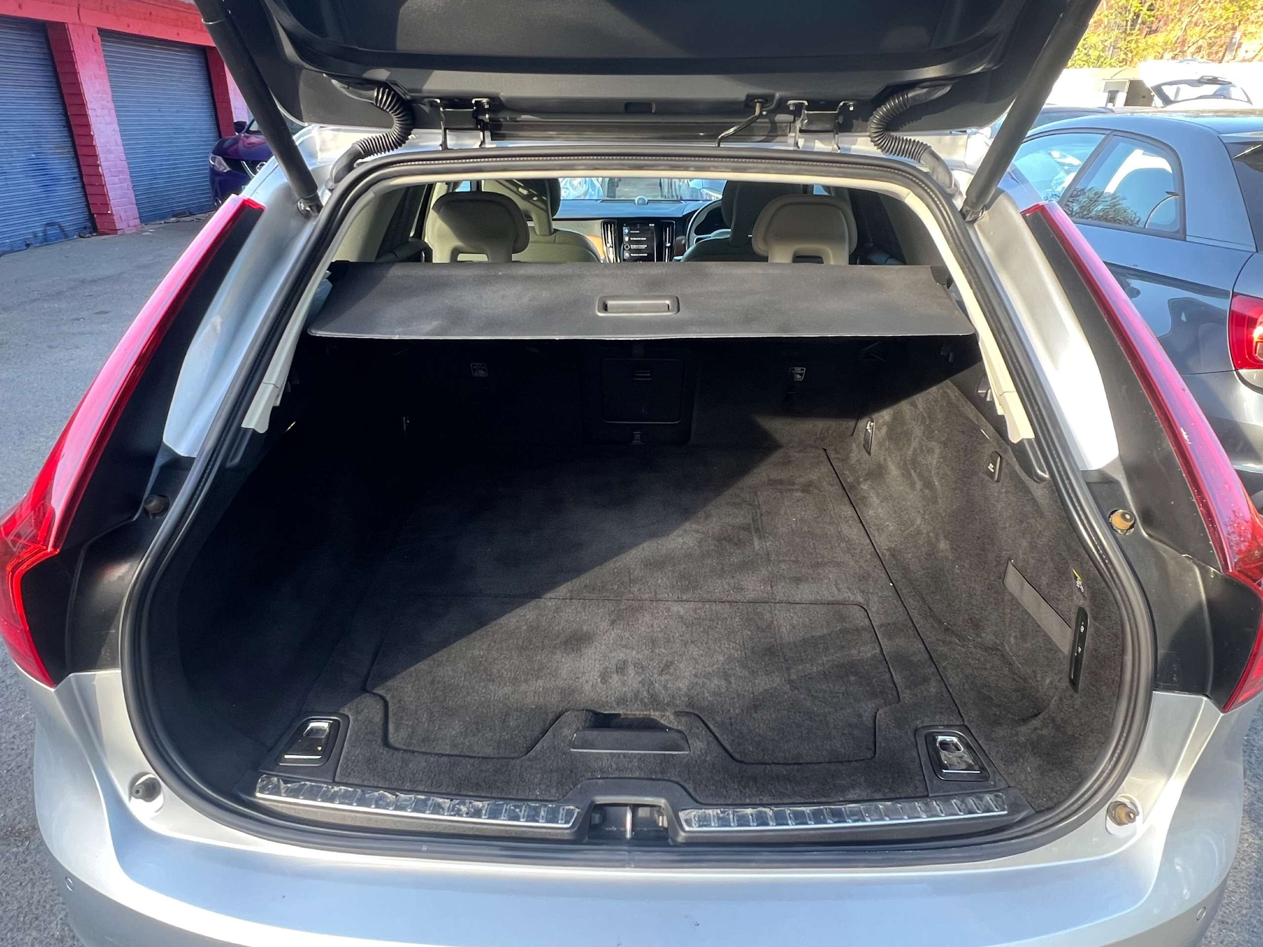 2017 VOLVO V90 2017 VOLVO V90