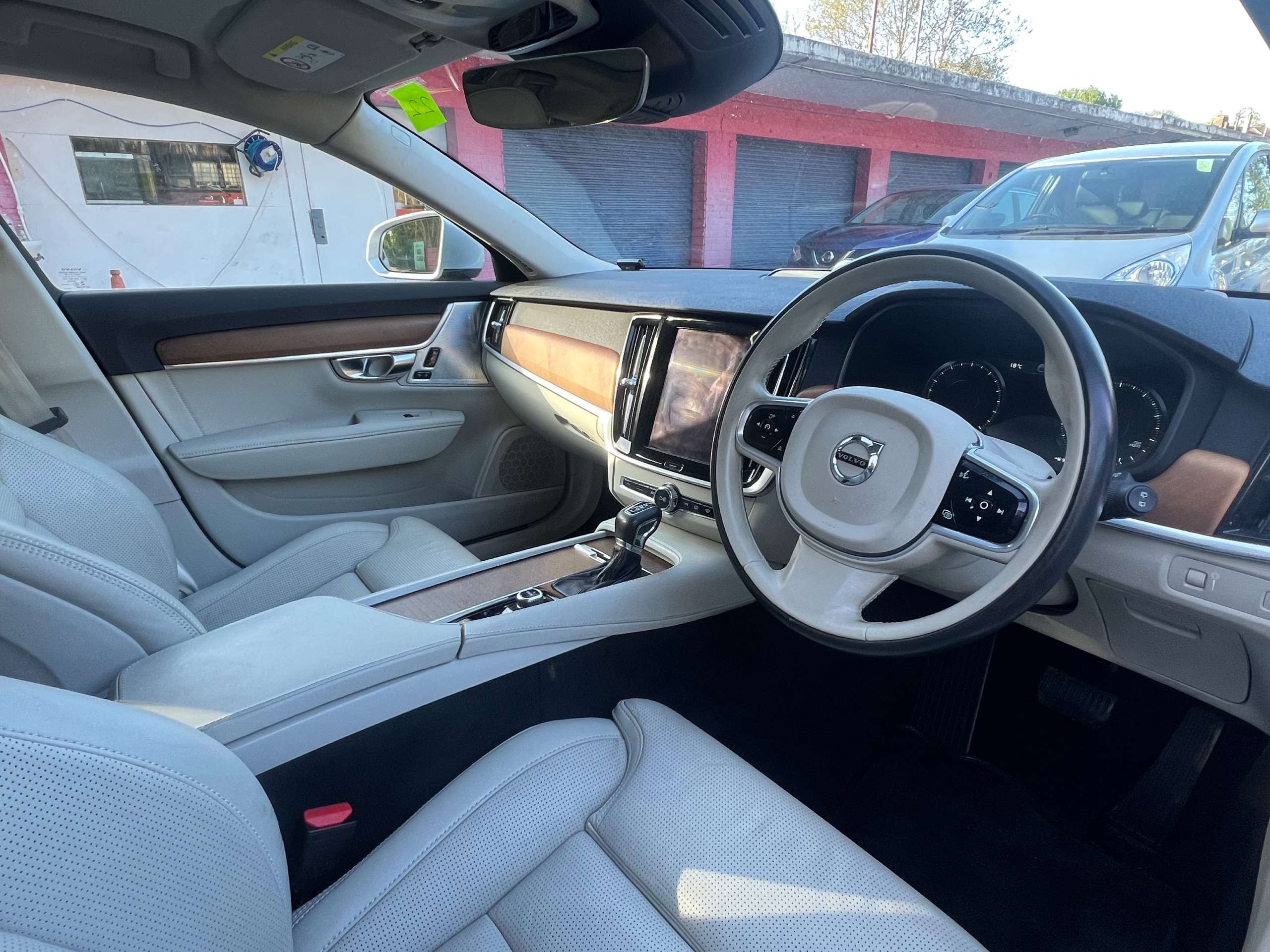 2017 VOLVO V90 2017 VOLVO V90