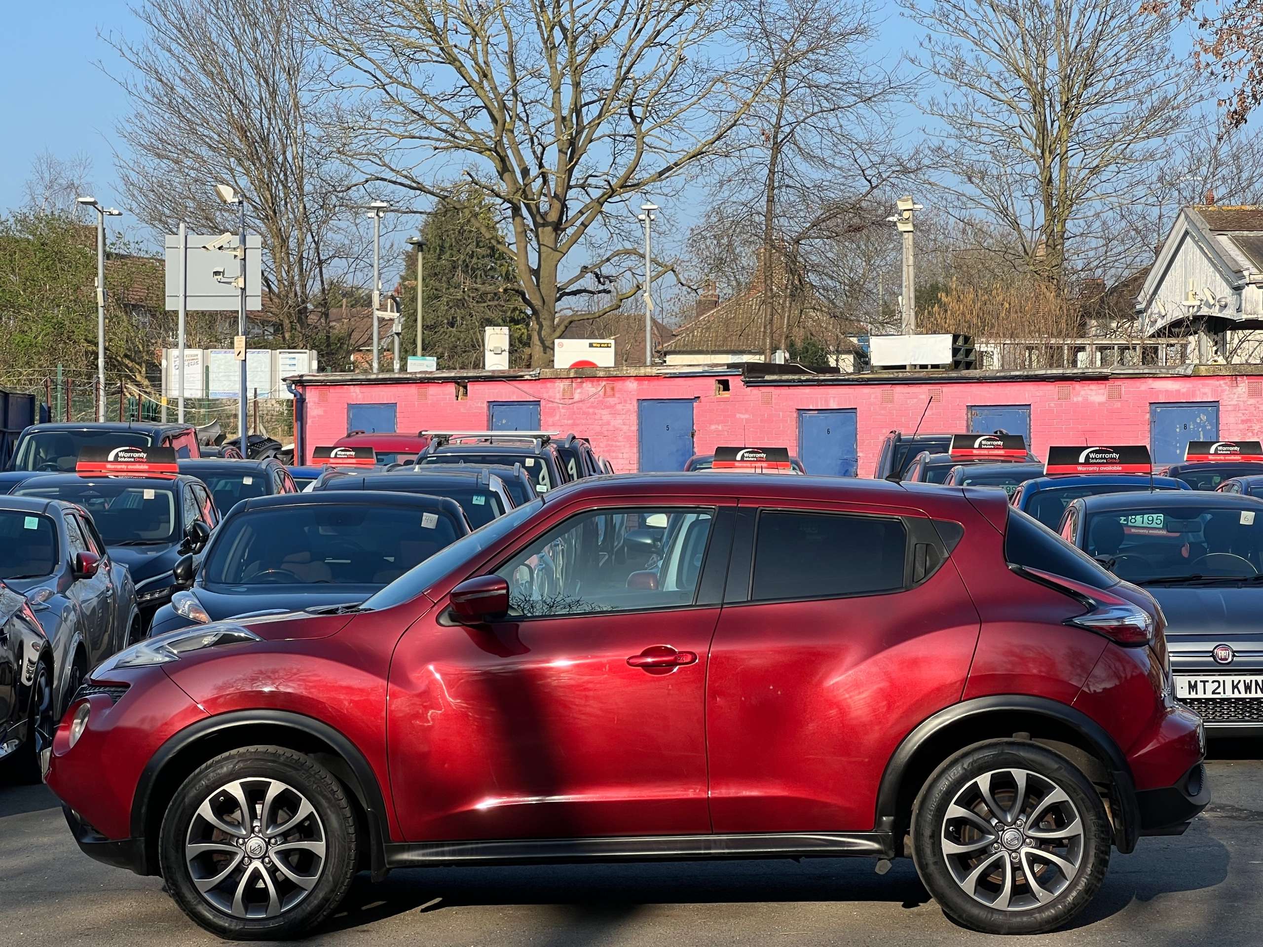 A 2014 NISSAN JUKE 1.6 Tekna SUV 5dr Petrol XTRON Euro 5 (117 ps) A 2014 NISSAN JUKE 1.6 Tekna SUV 5dr Petrol XTRON Euro 5 (117 ps)