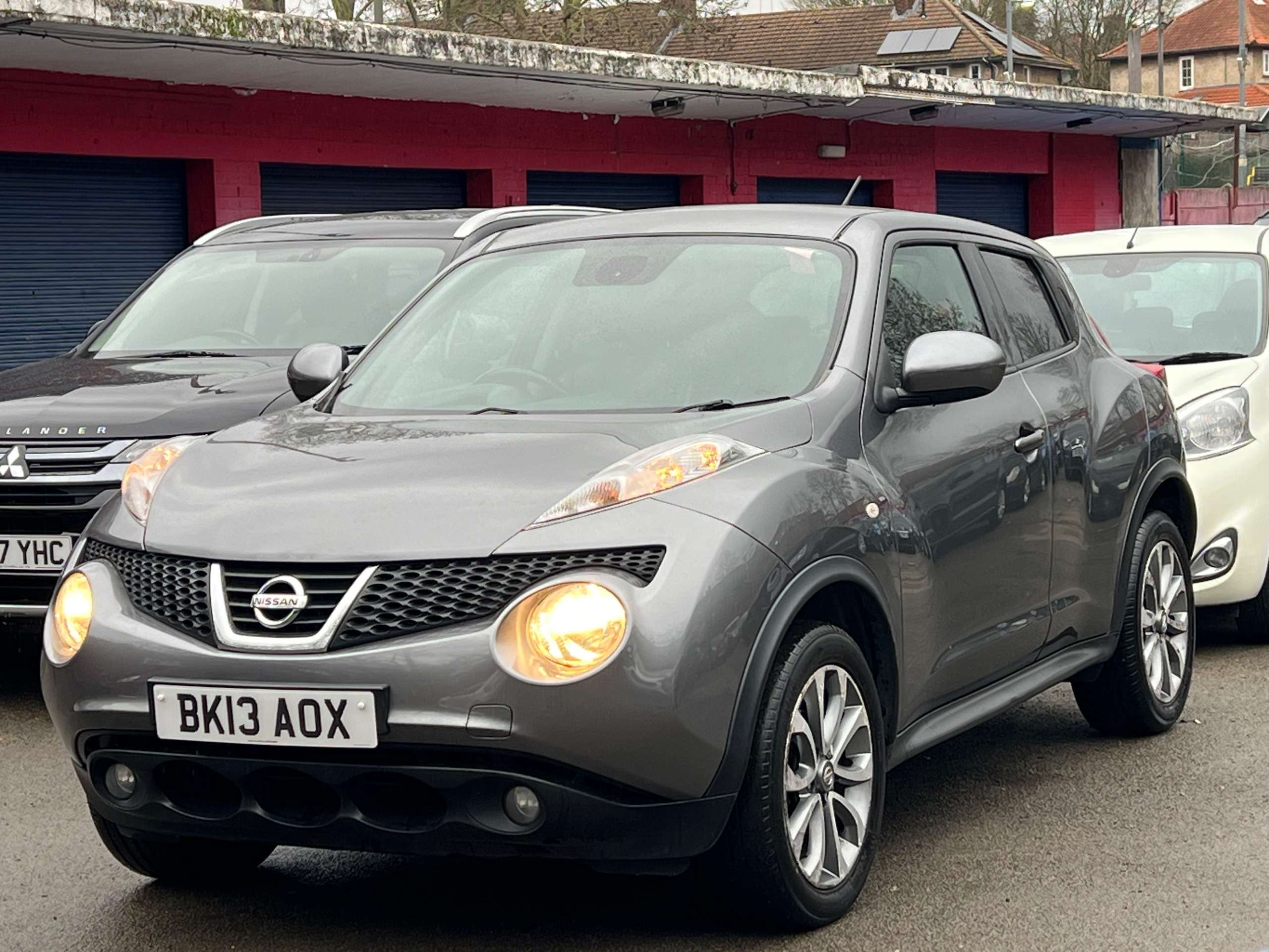 A 2013 NISSAN JUKE 1.6 Tekna SUV 5dr Petrol Manual Euro 5 (s/s) (117 ps) A 2013 NISSAN JUKE 1.6 Tekna SUV 5dr Petrol Manual Euro 5 (s/s) (117 ps)
