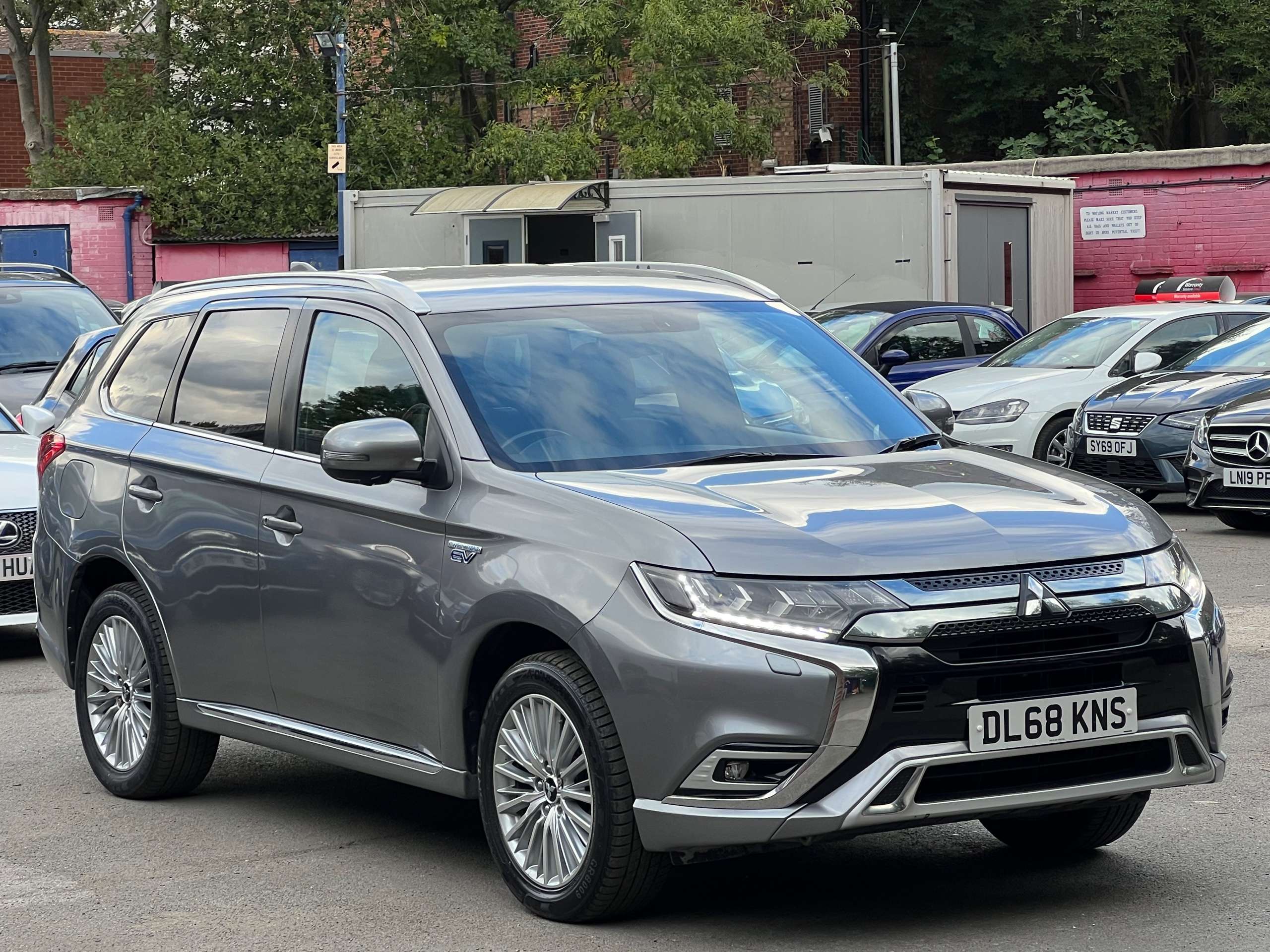 A 2019 MITSUBISHI OUTLANDER 2.4h TwinMotor 13.8kWh 4h SUV 5dr Petrol Plug-in Hybrid CVT 4WD Euro 6 (s/s) (209 ps) A 2019 MITSUBISHI OUTLANDER 2.4h TwinMotor 13.8kWh 4h SUV 5dr Petrol Plug-in Hybrid CVT 4WD Euro 6 (s/s) (209 ps)