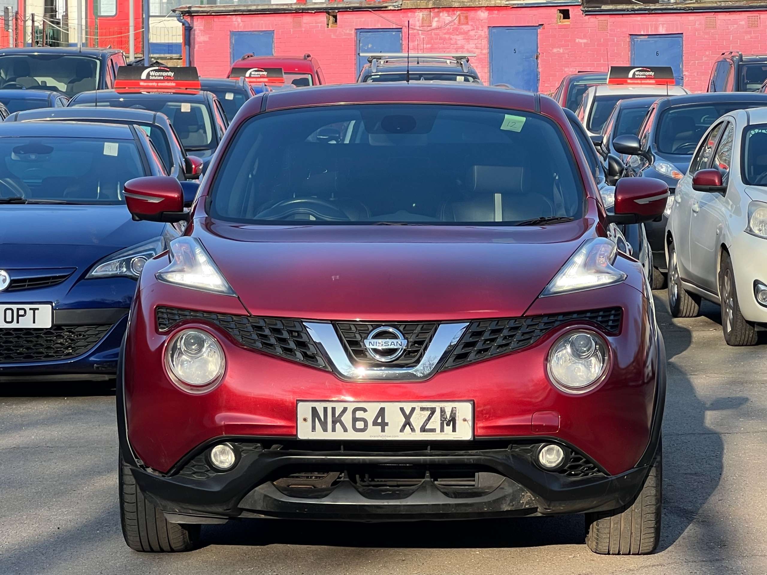 A 2014 NISSAN JUKE 1.6 Tekna SUV 5dr Petrol XTRON Euro 5 (117 ps) A 2014 NISSAN JUKE 1.6 Tekna SUV 5dr Petrol XTRON Euro 5 (117 ps)