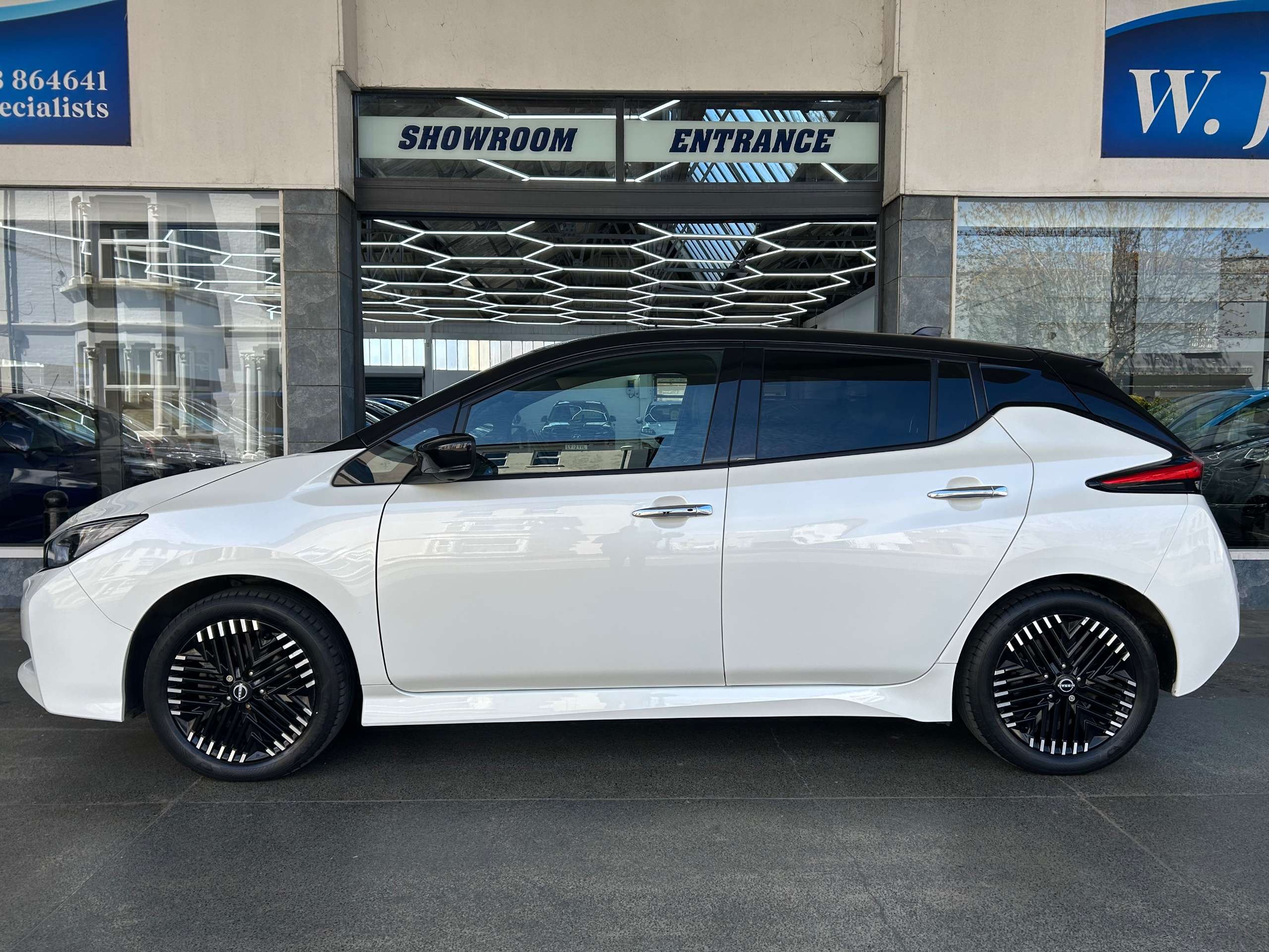 A 2022 NISSAN LEAF 39kWh N-Connecta Hatchback Electric Auto (150 ps) 5dr A 2022 NISSAN LEAF 39kWh N-Connecta Hatchback Electric Auto (150 ps) 5dr