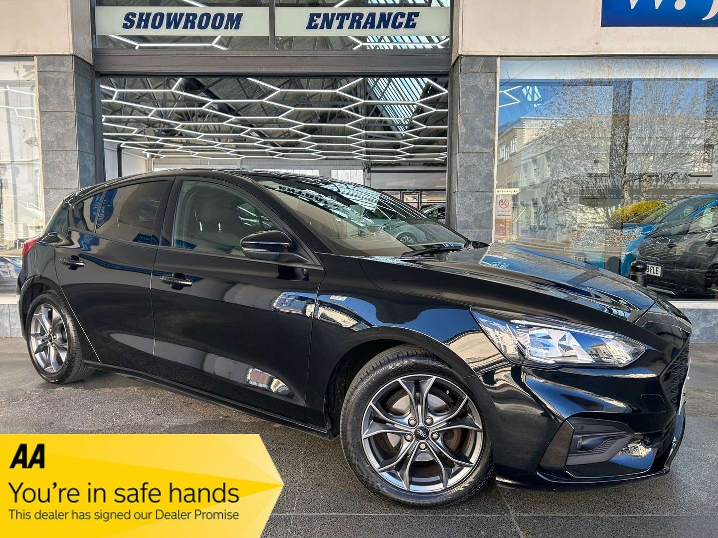 A 2021 FORD FOCUS 1.0T EcoBoost MHEV ST-Line Edition Hatchback Petrol Manual Euro 6 (s/s) (125 ps) 5dr A 2021 FORD FOCUS 1.0T EcoBoost MHEV ST-Line Edition Hatchback Petrol Manual Euro 6 (s/s) (125 ps) 5dr