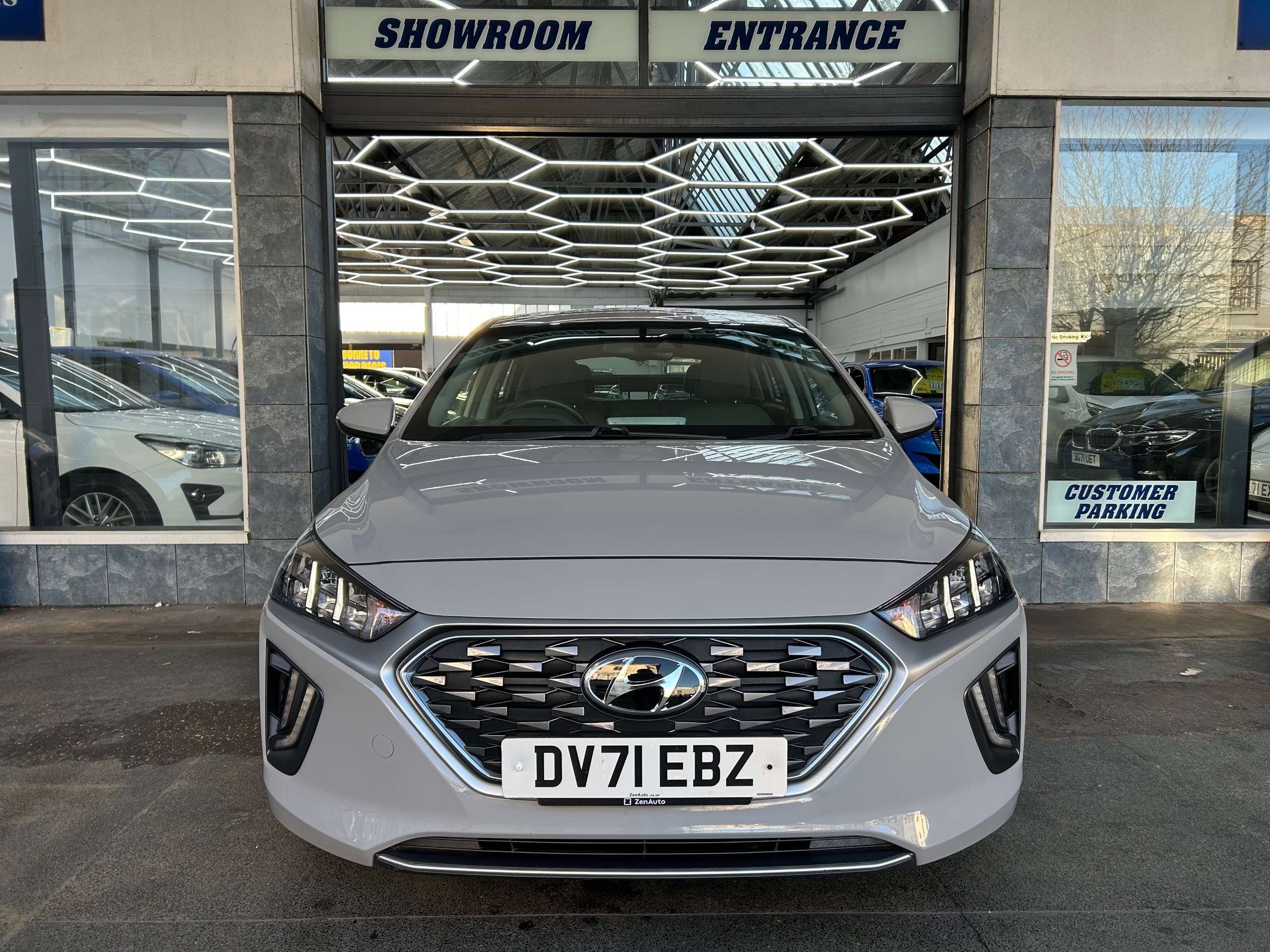 A 2021 HYUNDAI IONIQ 1.6 h-GDi Premium Hatchback Petrol Hybrid DCT Euro 6 (s/s) (141 ps) 5dr A 2021 HYUNDAI IONIQ 1.6 h-GDi Premium Hatchback Petrol Hybrid DCT Euro 6 (s/s) (141 ps) 5dr