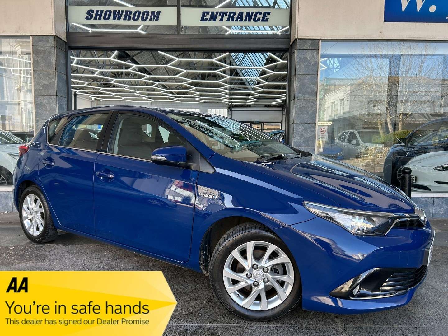 A 2017 TOYOTA AURIS 1.8 VVT-h Business Edition Hatchback Petrol Hybrid CVT Euro 6 (s/s) (Safety Sense) (136 ps) 5dr A 2017 TOYOTA AURIS 1.8 VVT-h Business Edition Hatchback Petrol Hybrid CVT Euro 6 (s/s) (Safety Sense) (136 ps) 5dr