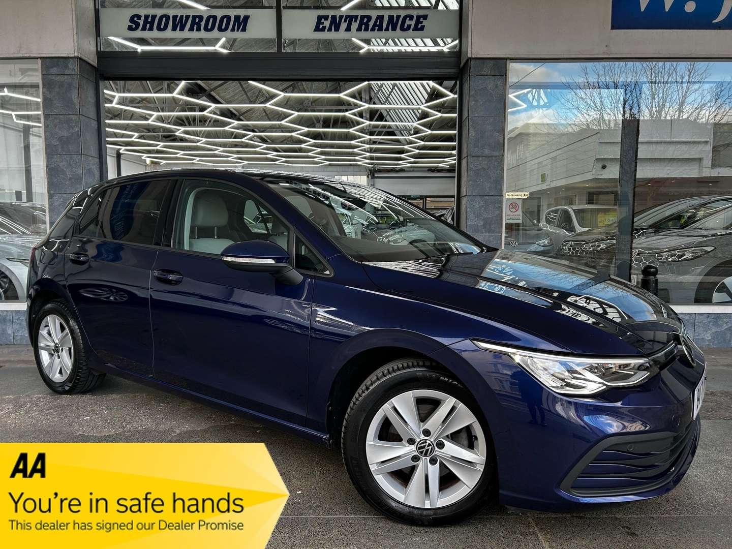 A 2021 VOLKSWAGEN GOLF 1.5 TSI Life Hatchback Petrol Manual Euro 6 (s/s) (130 ps) 5dr A 2021 VOLKSWAGEN GOLF 1.5 TSI Life Hatchback Petrol Manual Euro 6 (s/s) (130 ps) 5dr