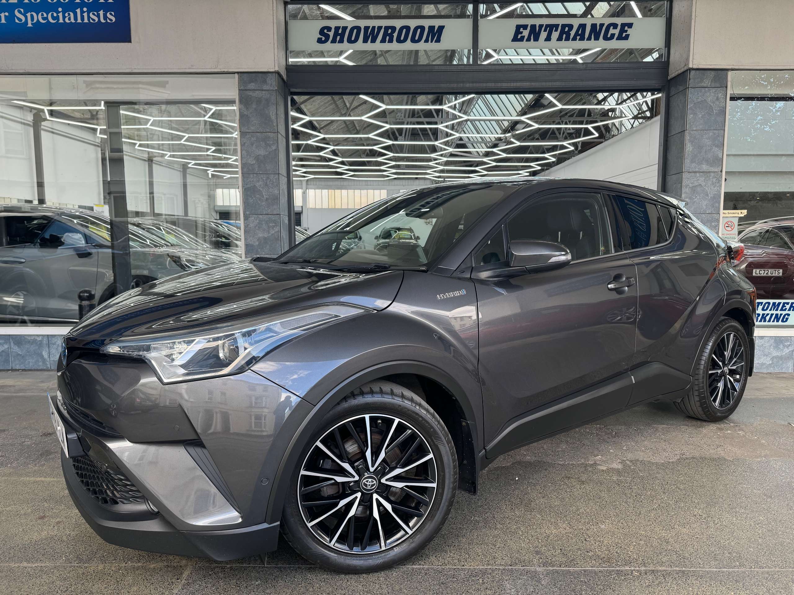 A 2019 TOYOTA C-HR 1.8 VVT-h Excel SUV Petrol Hybrid CVT Euro 6 (s/s) (122 ps) 5dr A 2019 TOYOTA C-HR 1.8 VVT-h Excel SUV Petrol Hybrid CVT Euro 6 (s/s) (122 ps) 5dr
