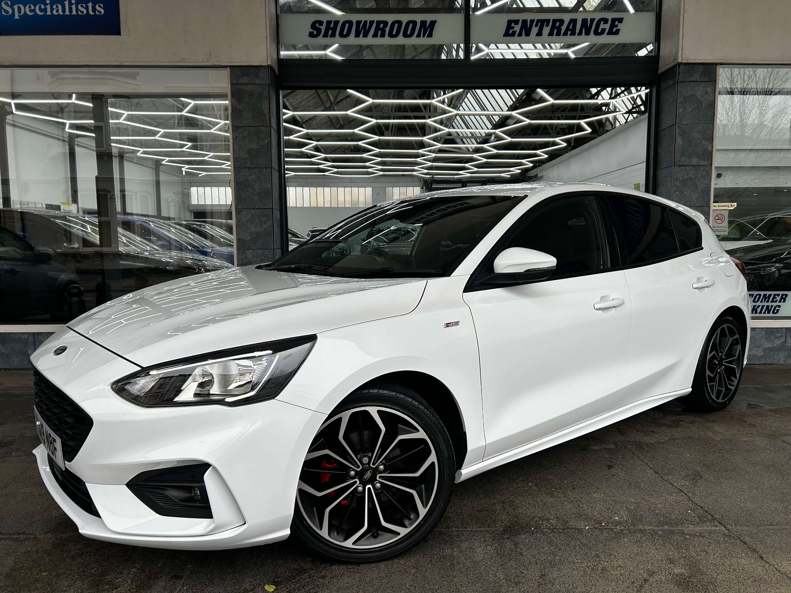 A 2019 FORD FOCUS 1.0T EcoBoost ST-Line X Hatchback Petrol Manual Euro 6 (s/s) (125 ps) 5dr A 2019 FORD FOCUS 1.0T EcoBoost ST-Line X Hatchback Petrol Manual Euro 6 (s/s) (125 ps) 5dr