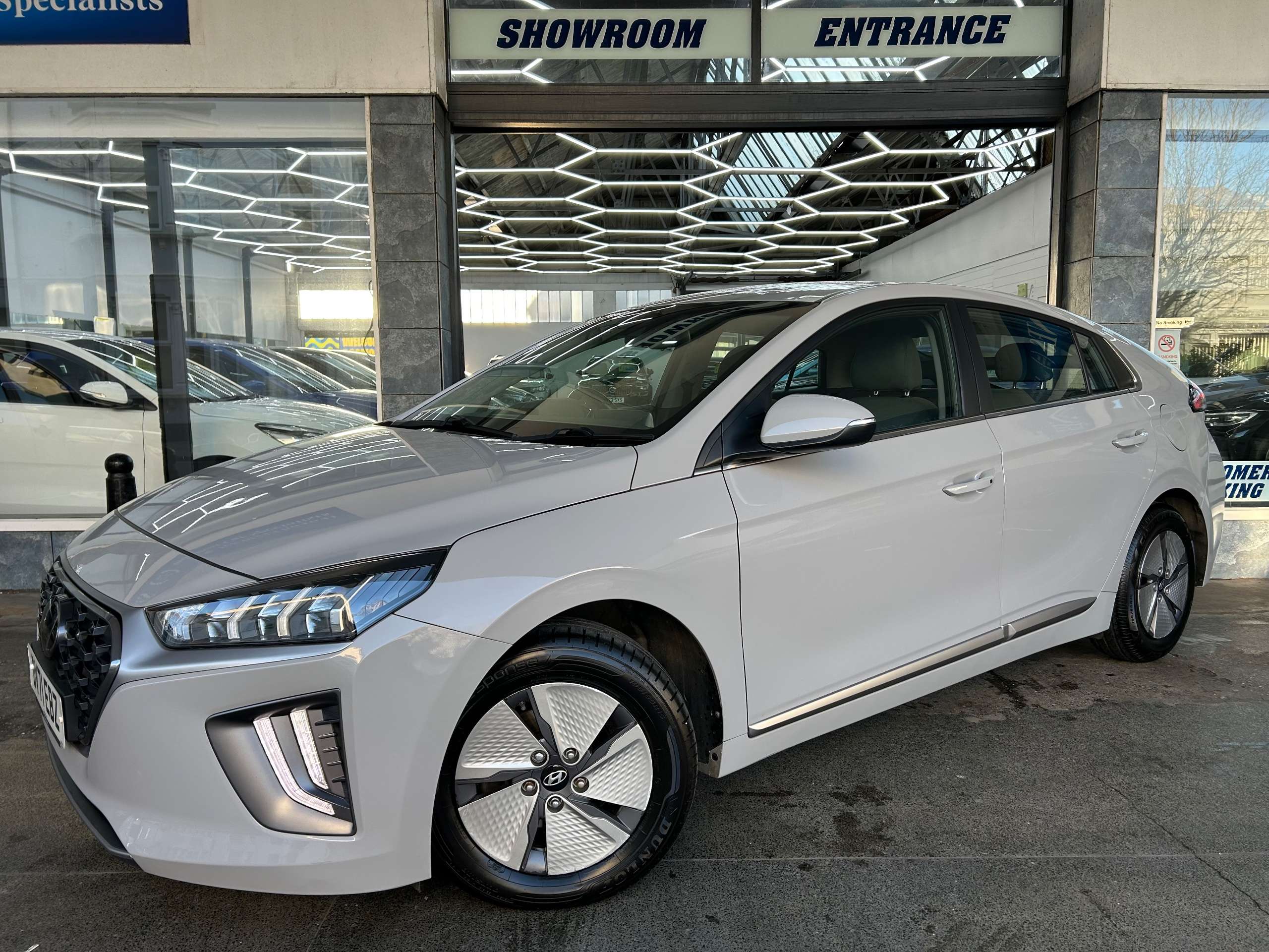 A 2021 HYUNDAI IONIQ 1.6 h-GDi Premium Hatchback Petrol Hybrid DCT Euro 6 (s/s) (141 ps) 5dr A 2021 HYUNDAI IONIQ 1.6 h-GDi Premium Hatchback Petrol Hybrid DCT Euro 6 (s/s) (141 ps) 5dr