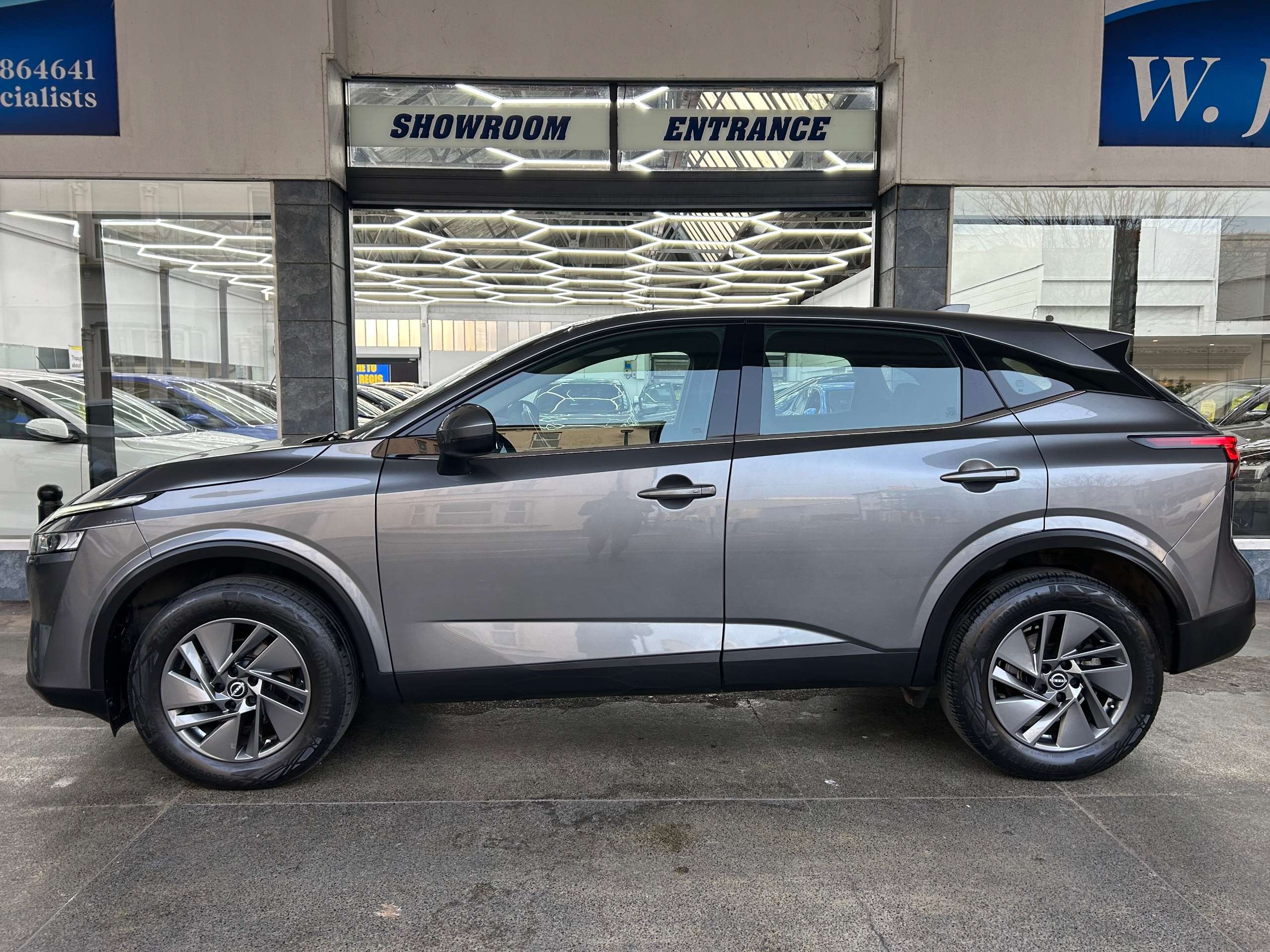 A 2022 NISSAN QASHQAI 1.3 DIG-T MHEV Acenta Premium SUV Petrol Hybrid Manual Euro 6 (s/s) (140 ps) 5dr A 2022 NISSAN QASHQAI 1.3 DIG-T MHEV Acenta Premium SUV Petrol Hybrid Manual Euro 6 (s/s) (140 ps) 5dr