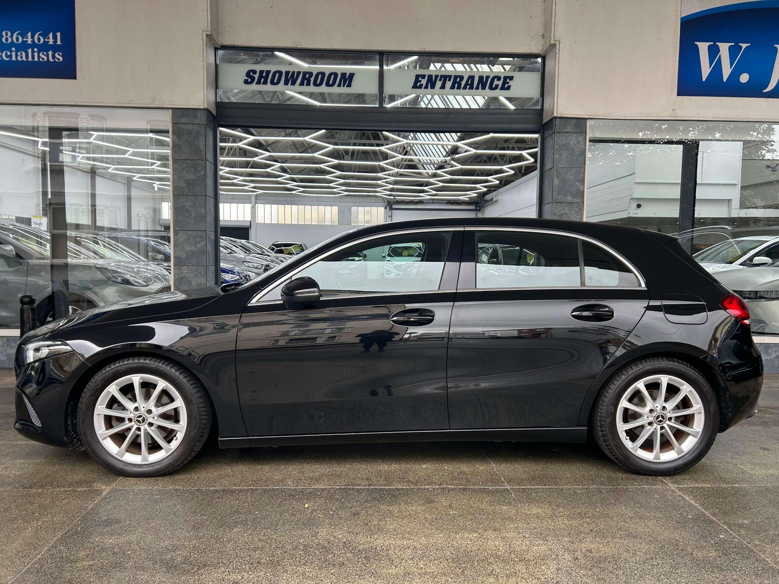 A 2018 MERCEDES-BENZ A CLASS 1.5 A180d Sport Hatchback Diesel 7G-DCT Euro 6 (s/s) (116 ps) 5dr A 2018 MERCEDES-BENZ A CLASS 1.5 A180d Sport Hatchback Diesel 7G-DCT Euro 6 (s/s) (116 ps) 5dr